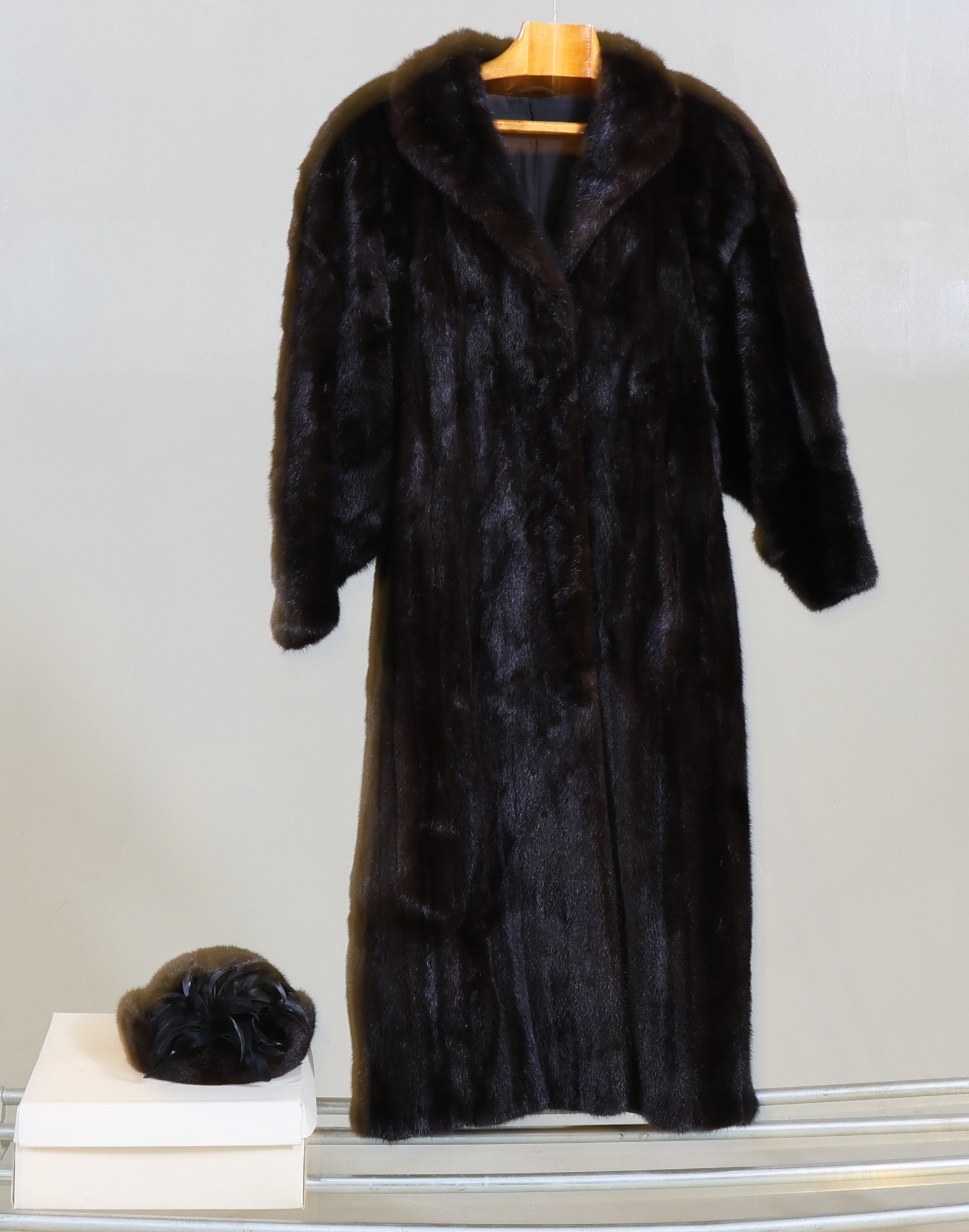 PÄLS, samt mössa, delvis Sagamink, Wasa päls, 1900-tal.