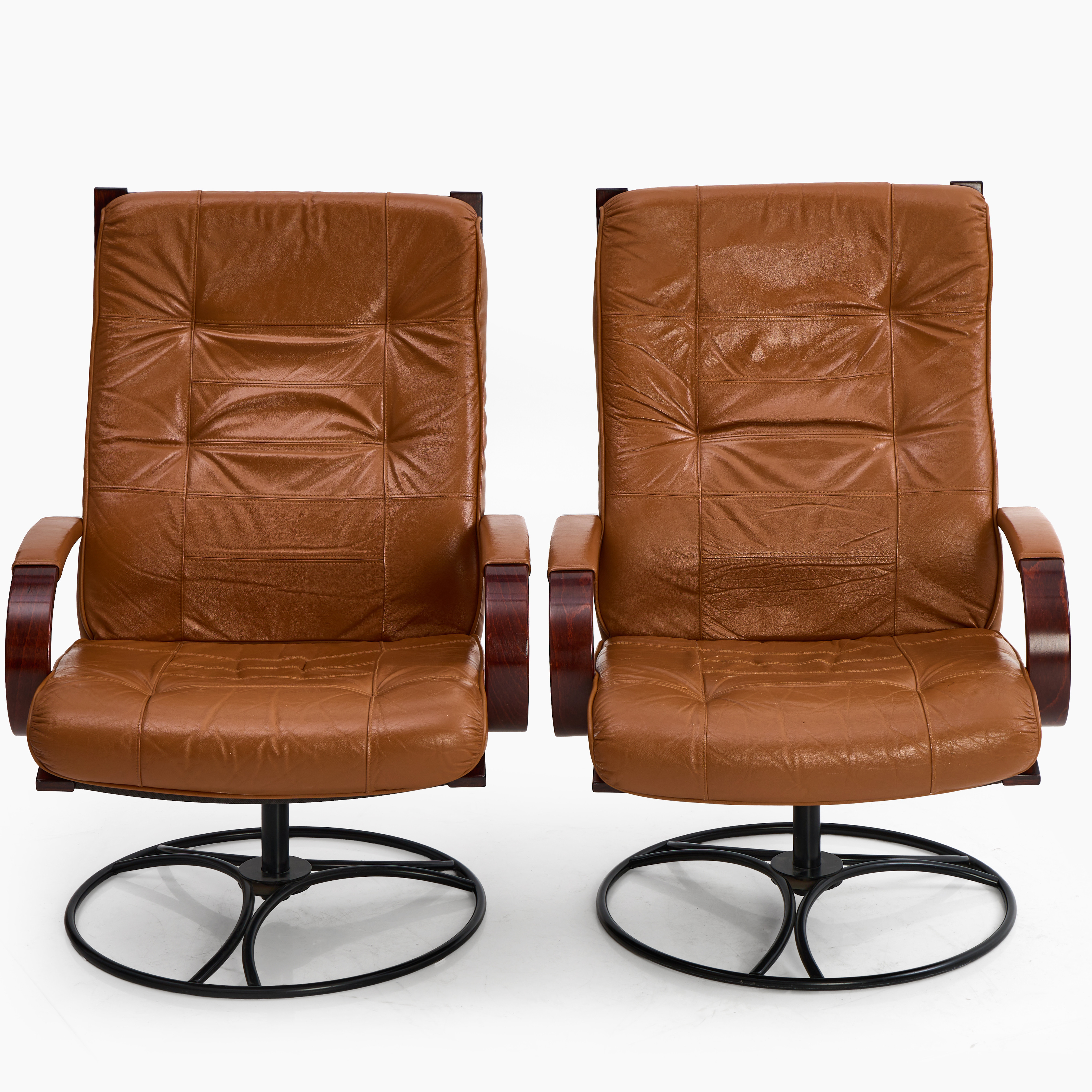 FÅTÖLJER, ett par, snurrmodell, brun skinnimitation, 1970/80-tal.