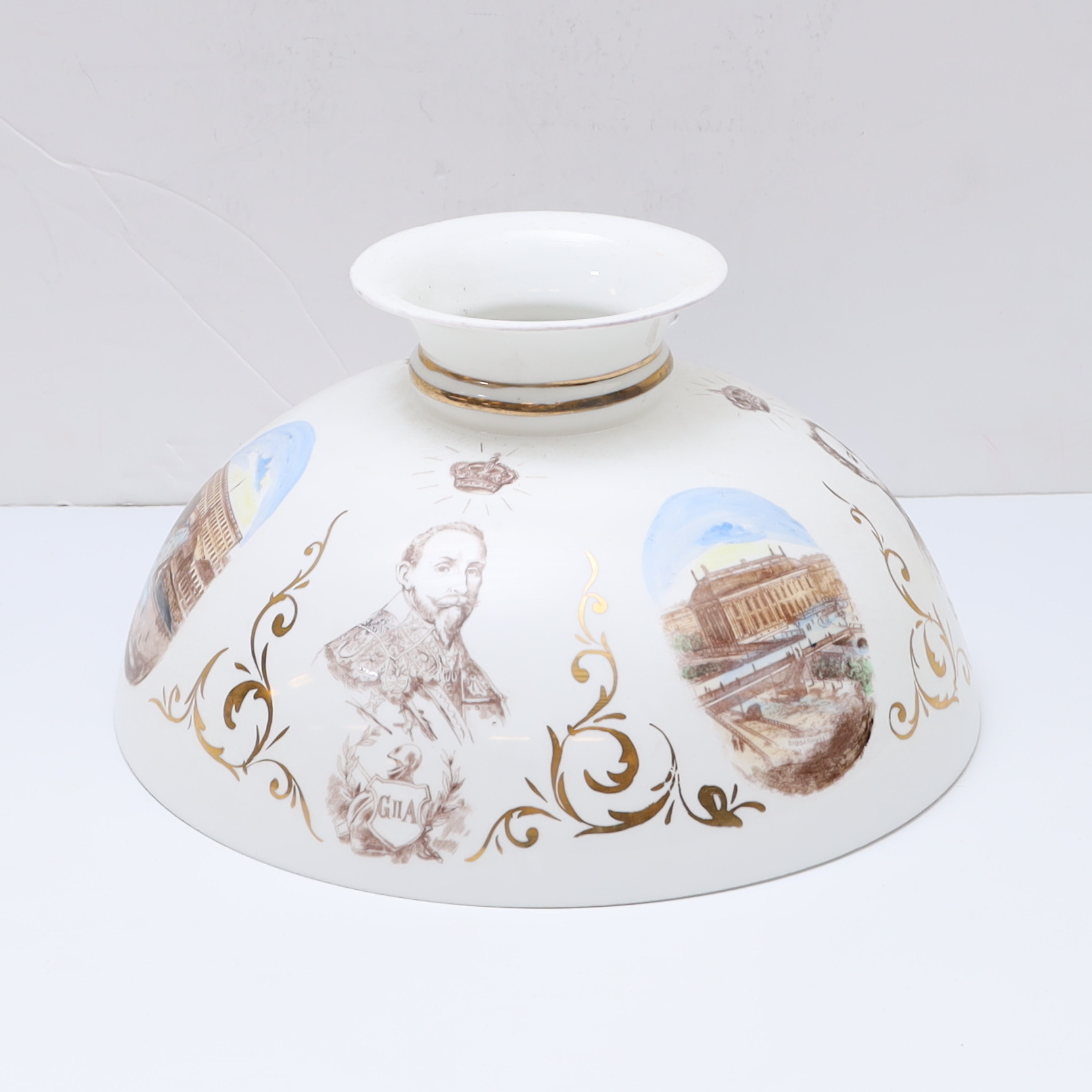 KUPA TILL FOTOGENLAMPA, 1800/1900-tal, Dekor med Stockholmsmotiv samt svenska regenter.