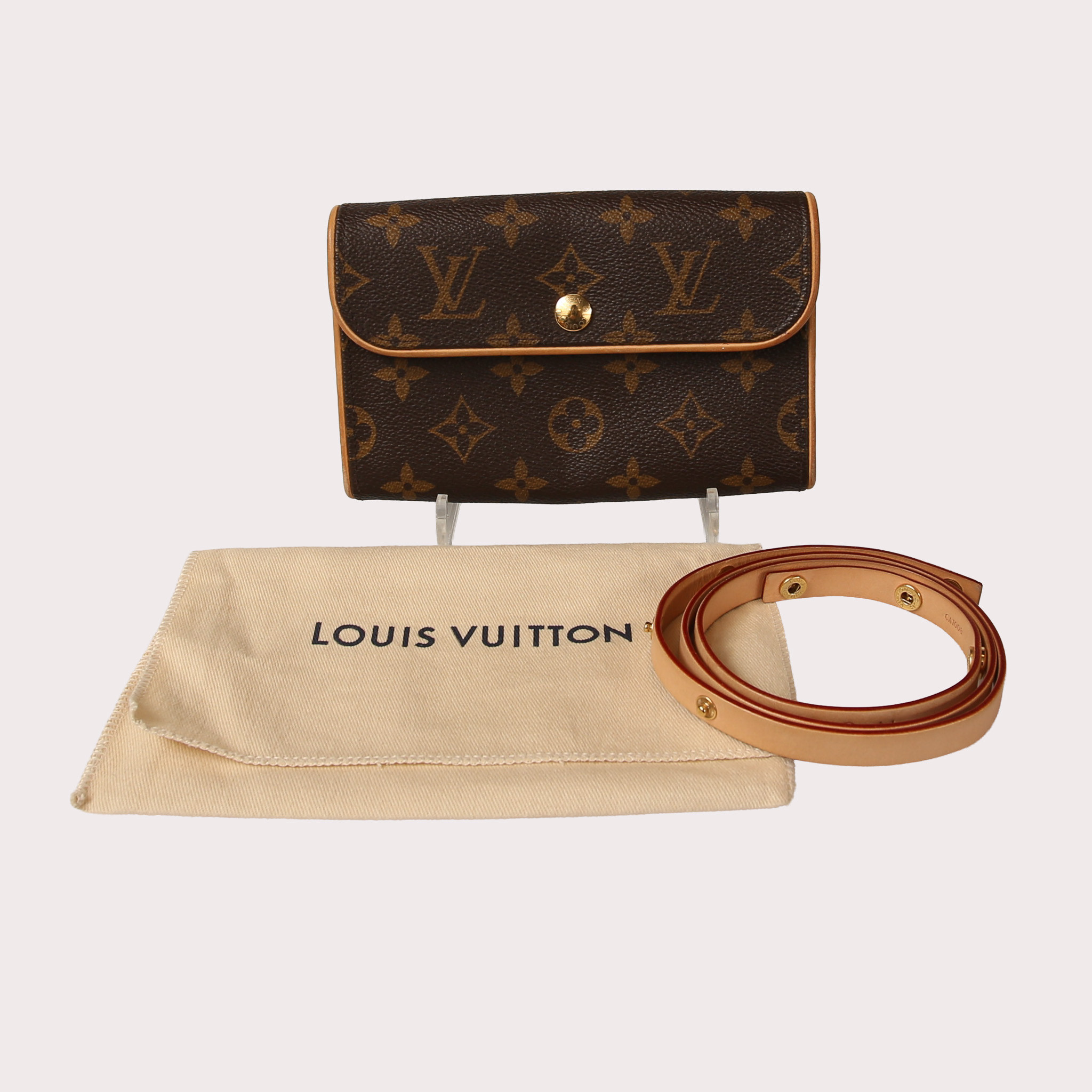 Louis Vuitton Florentine Pochette, midjeväska monogramcanvas med detaljer i läder och gulmetall. NYSKICK.