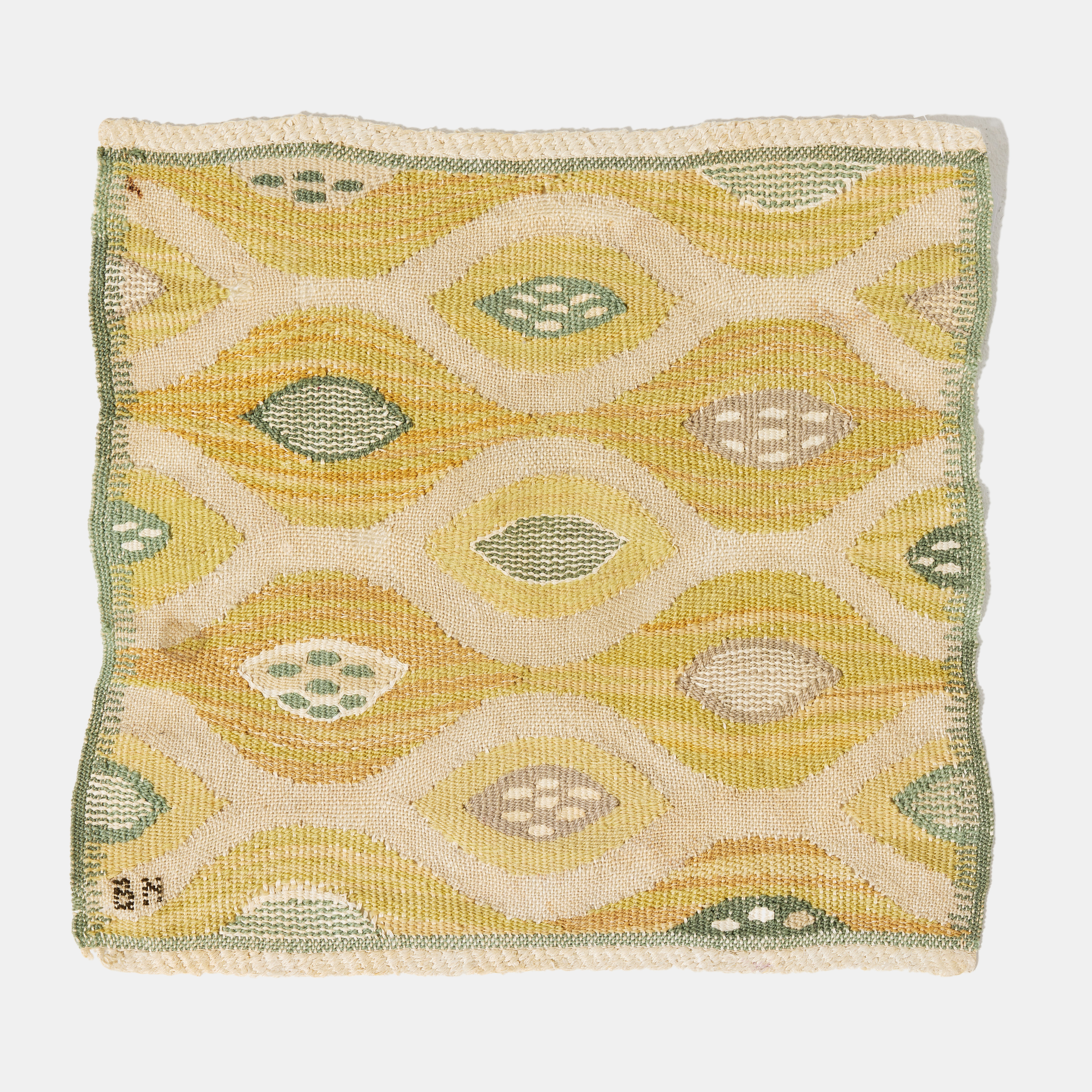 BARBRO NILSSON. "Kärnfrukt", vävnad, gobelängvariant, komponerad 1942, ca. 37,5 x 39,5 cm.