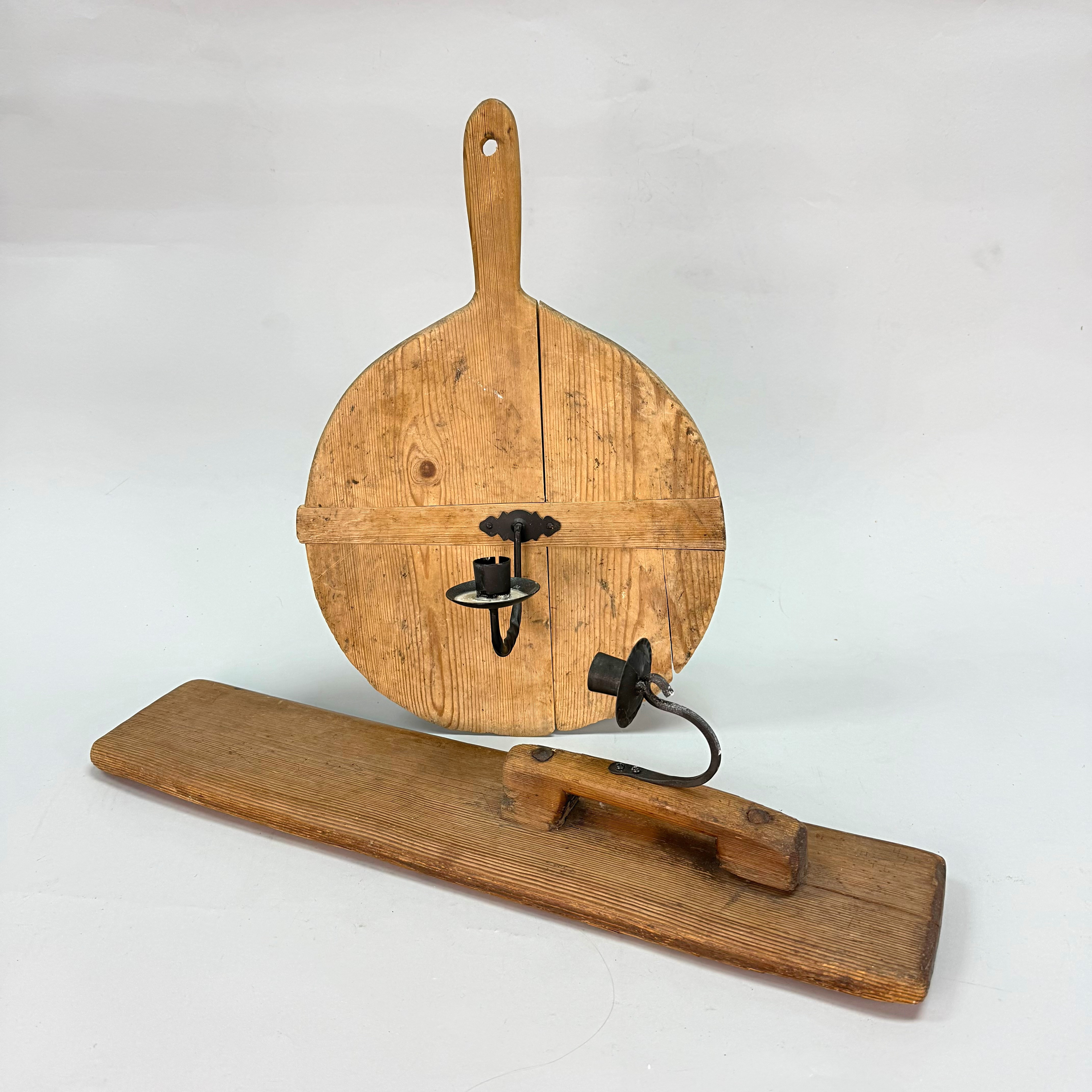 ALLMOGEREDSKAP- bakspade och mangelbräde i form av ljushållare.