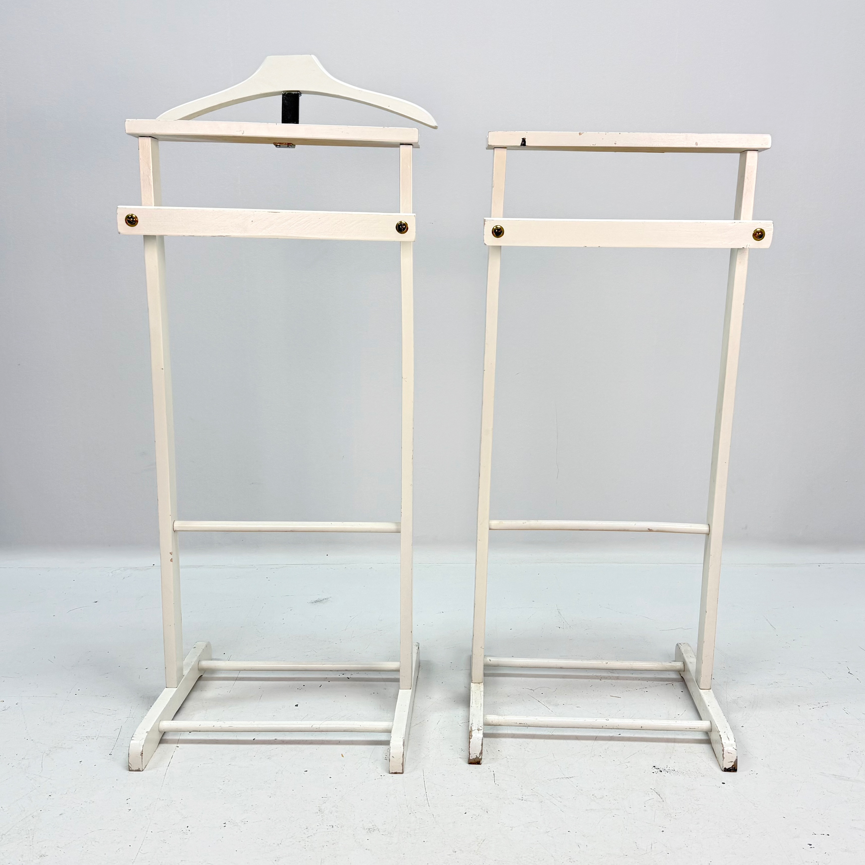 HERRBETJÄNTER 2 st, trä , metall, 1900 tal.