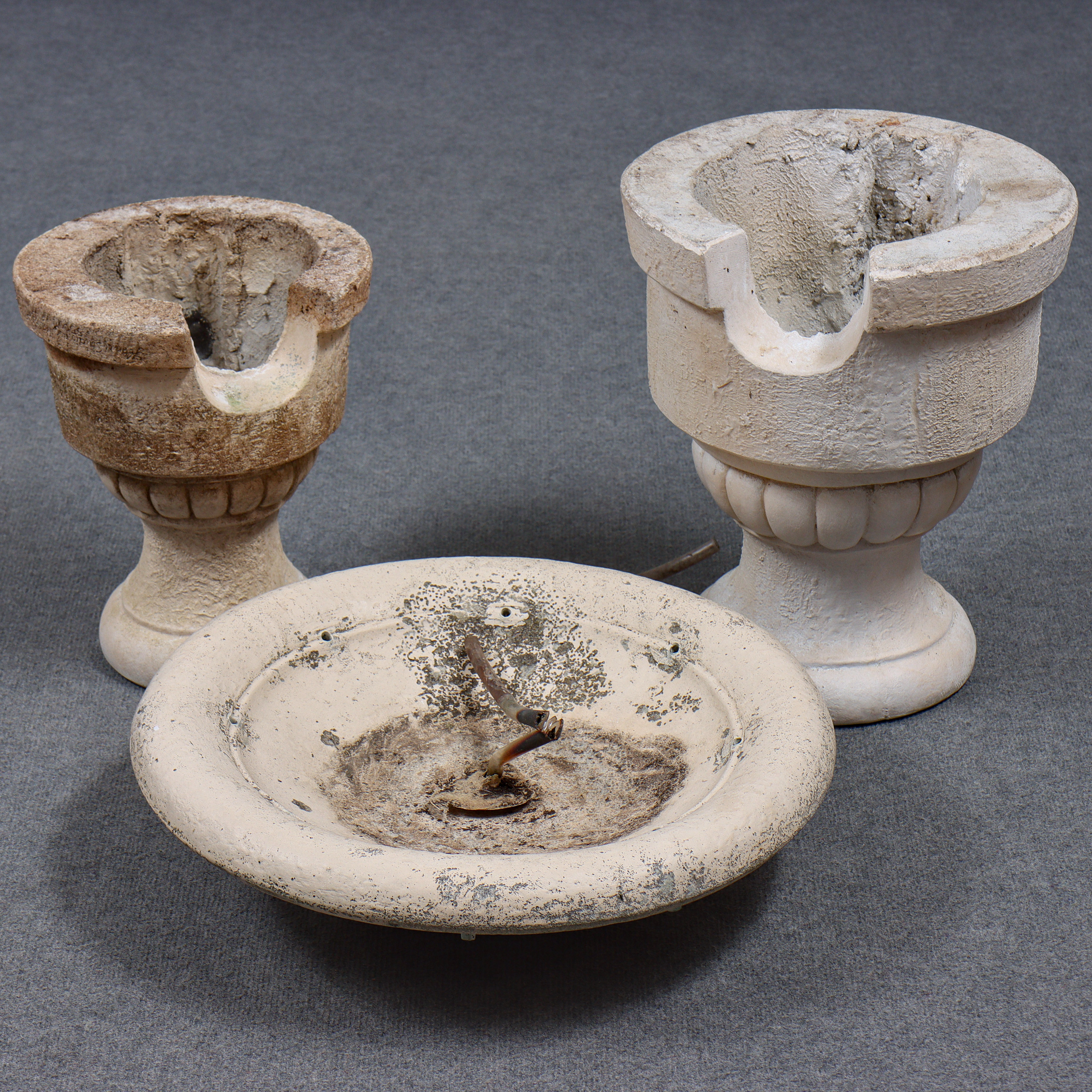 TRÄDGÅRDSFONTÄN MED VATTEN URNOR, GJUTEN STENMASSA.