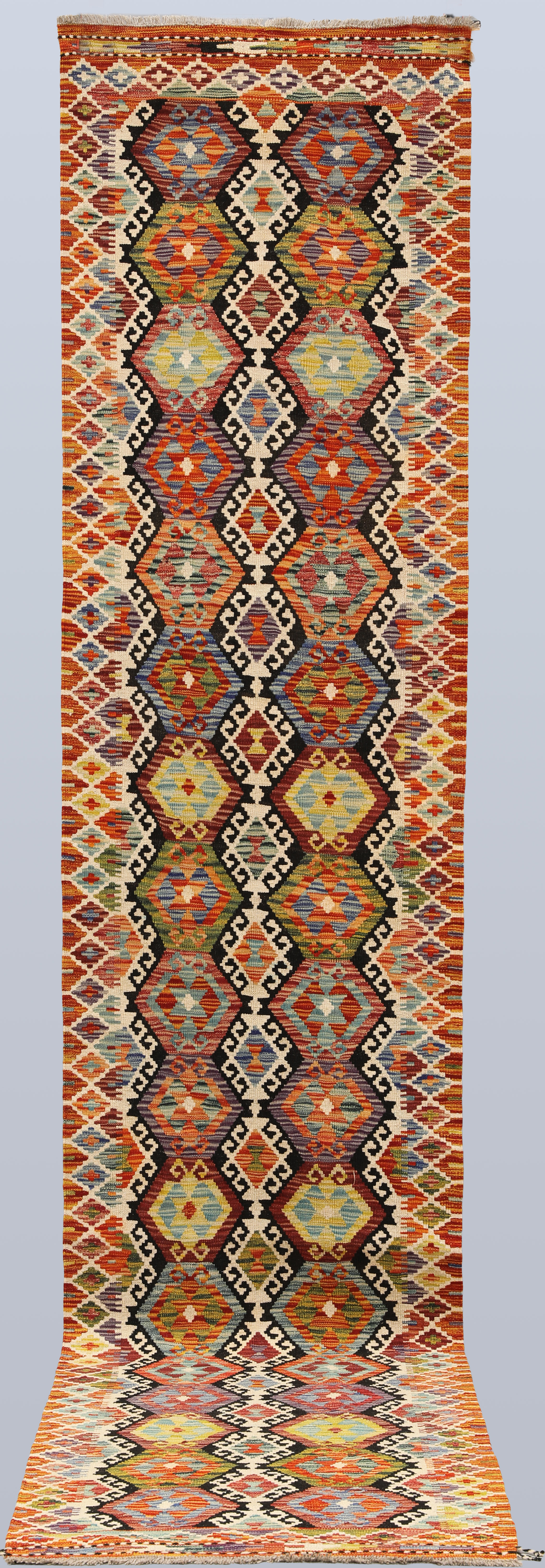 ORIENTMATTA. Kelim klassisk design, gallerimodell, 400 x 82 cm.