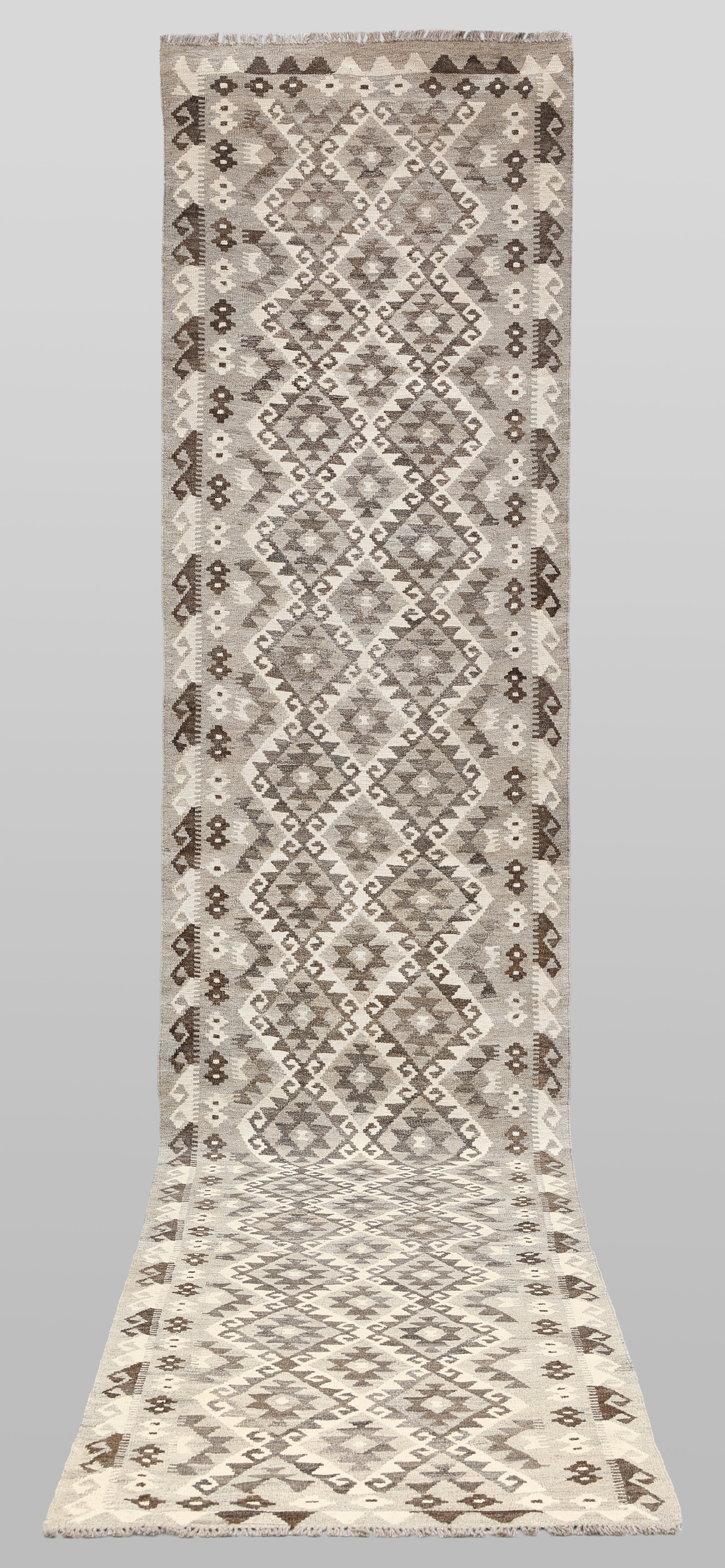 ORIENTMATTA. Kelim naturfärgad, gallerimodell, 400 x 84 cm.