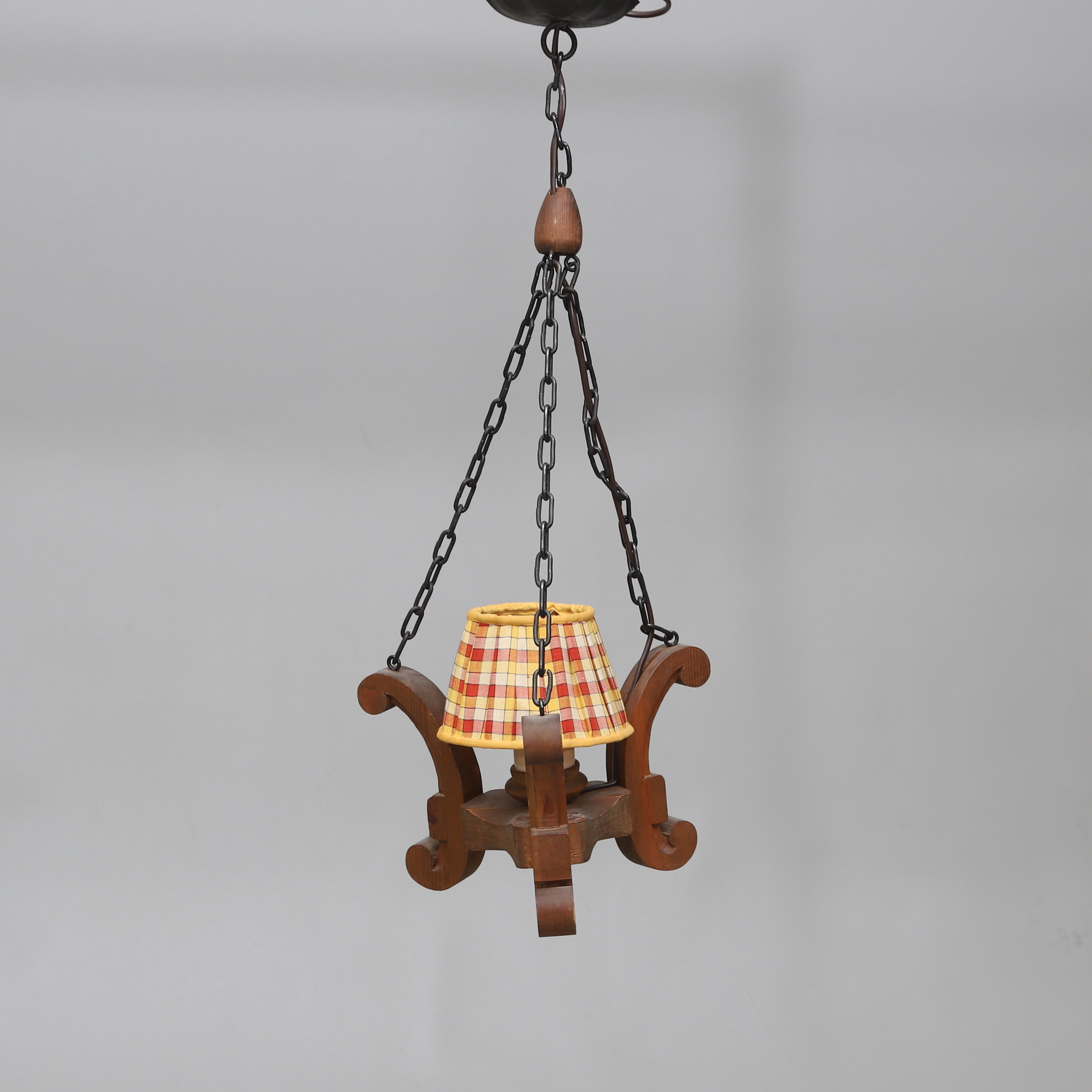 TAKLAMPA, trä och metall, 1900-tal.