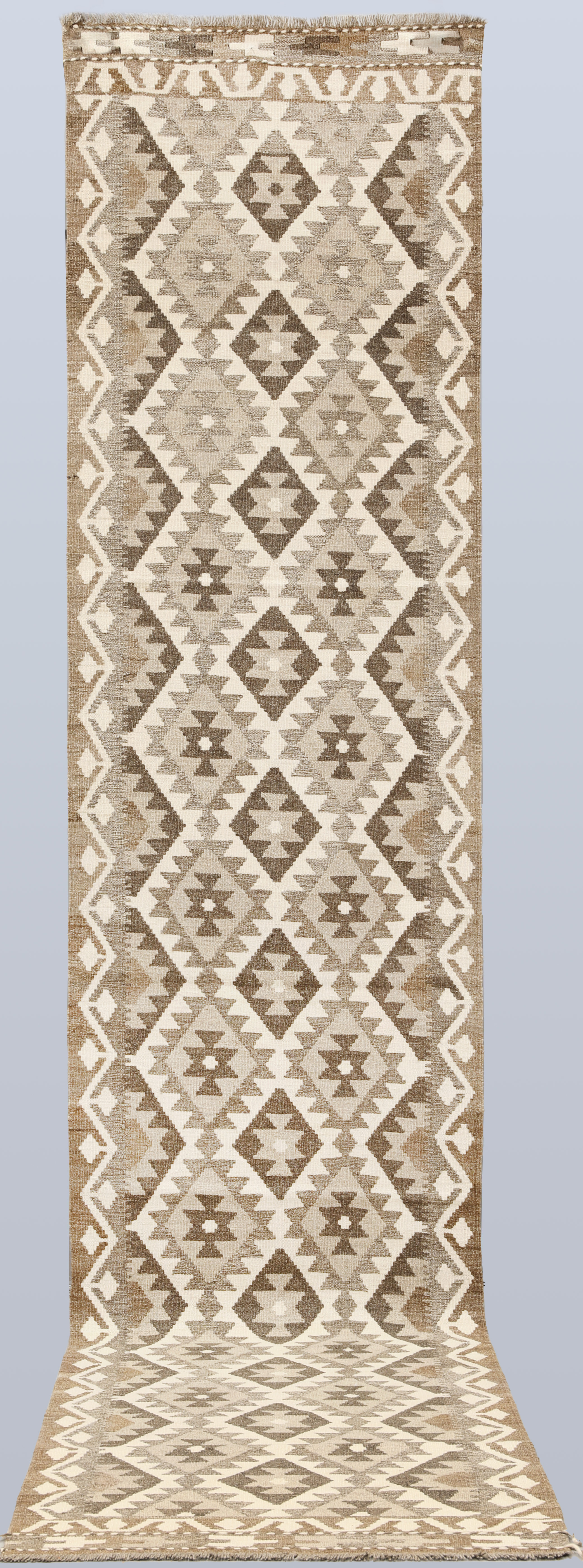 ORIENTMATTA. Kelim naturfärgad, gallerimodell, 388 x 82 cm.