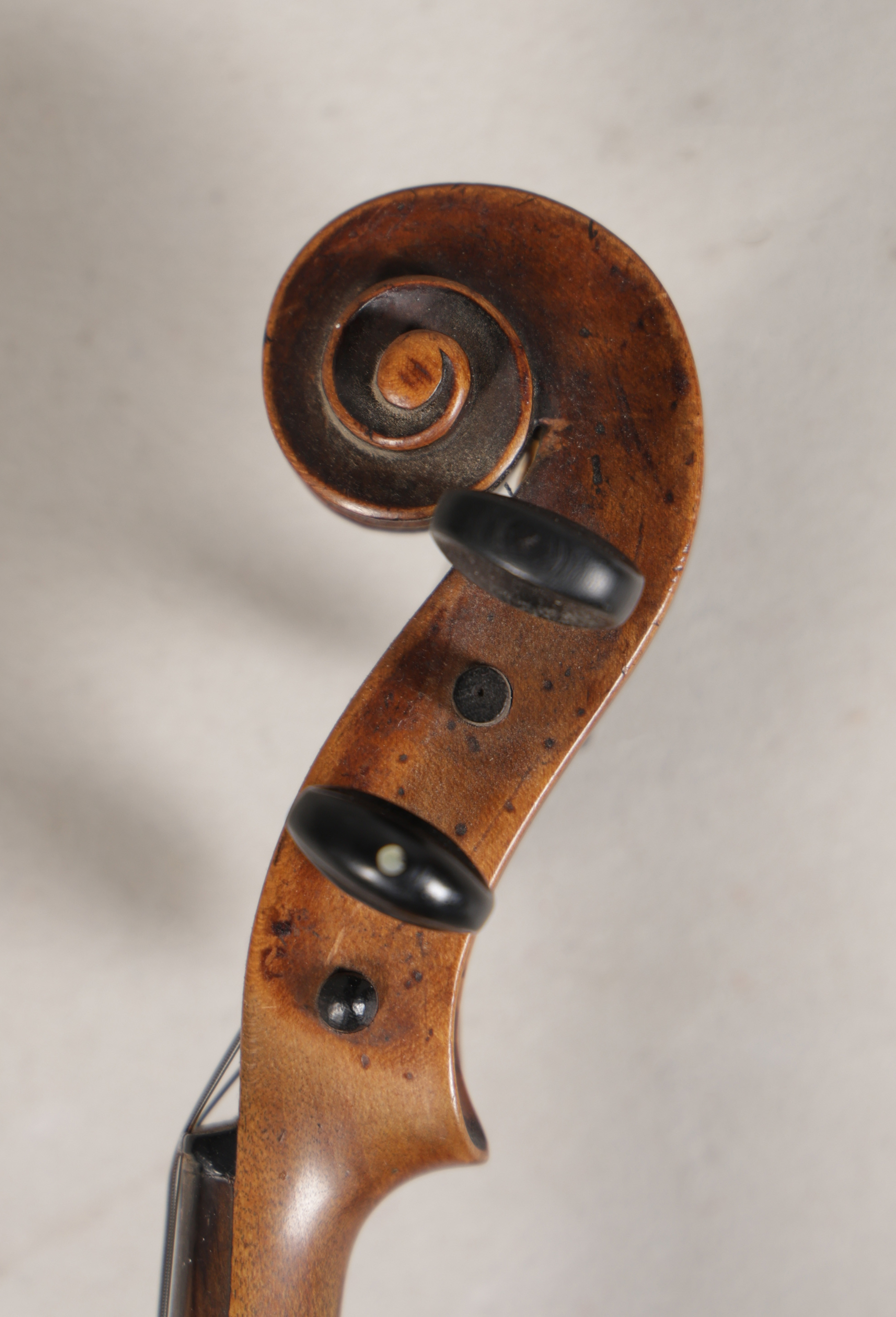 Images for 4881463. A DUKE OF LONDON FULL SIZE VIOLIN. - Auctionet