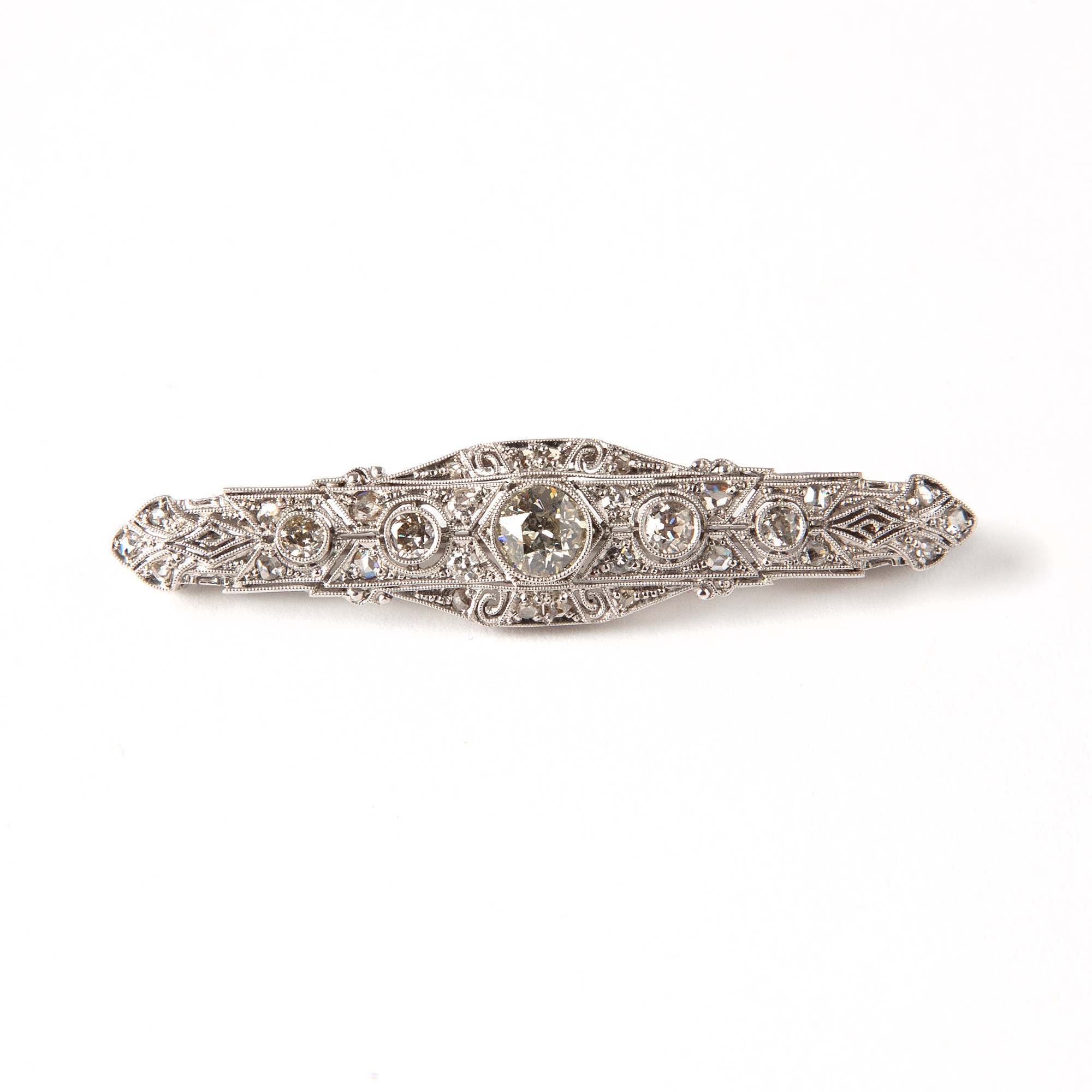 BROSCH, 18K vitguld med rosenslipade och äldre briljantslipade diamanter.