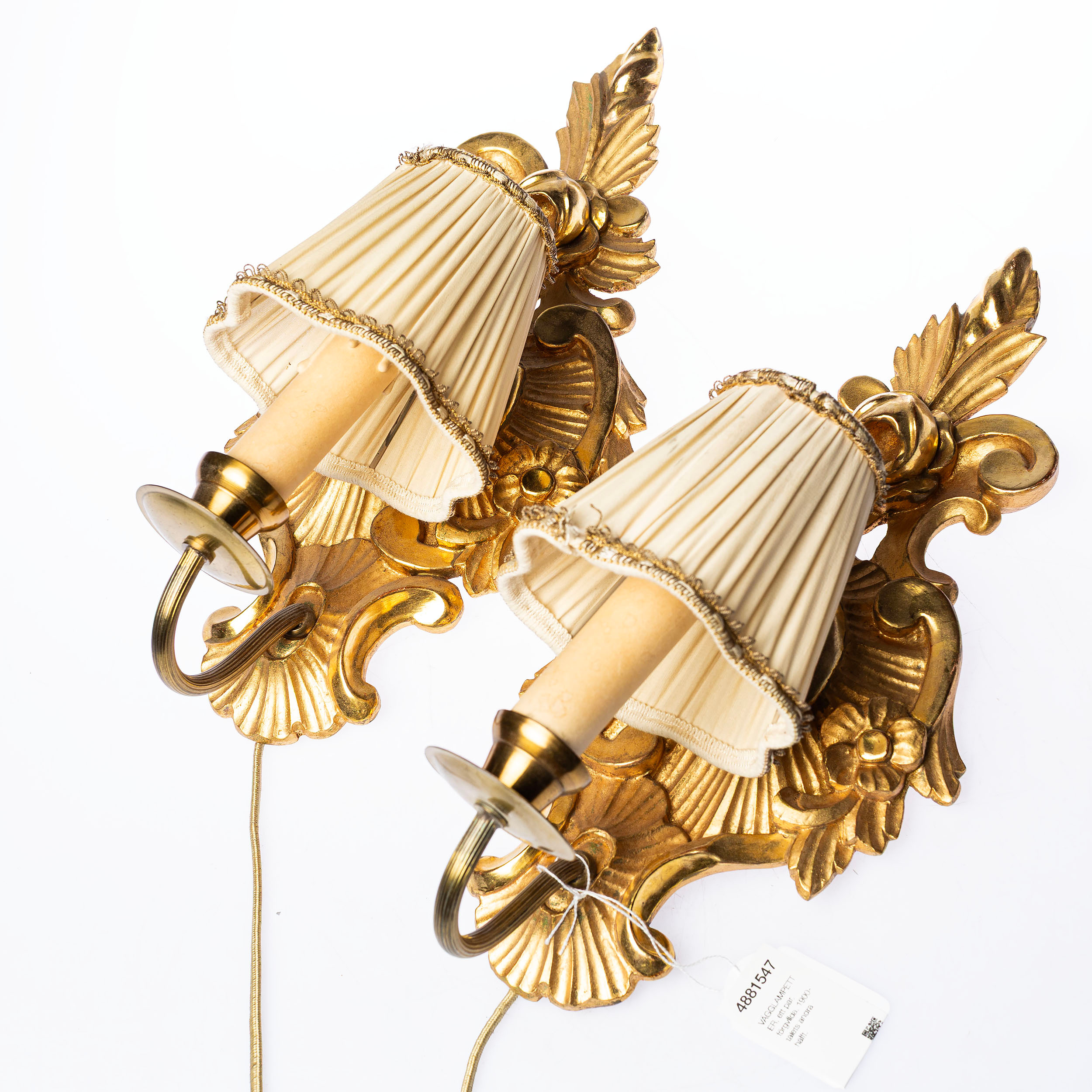 VÄGGLAMPETTER, ett par, förgyllda, 1900-talets andra hälft.