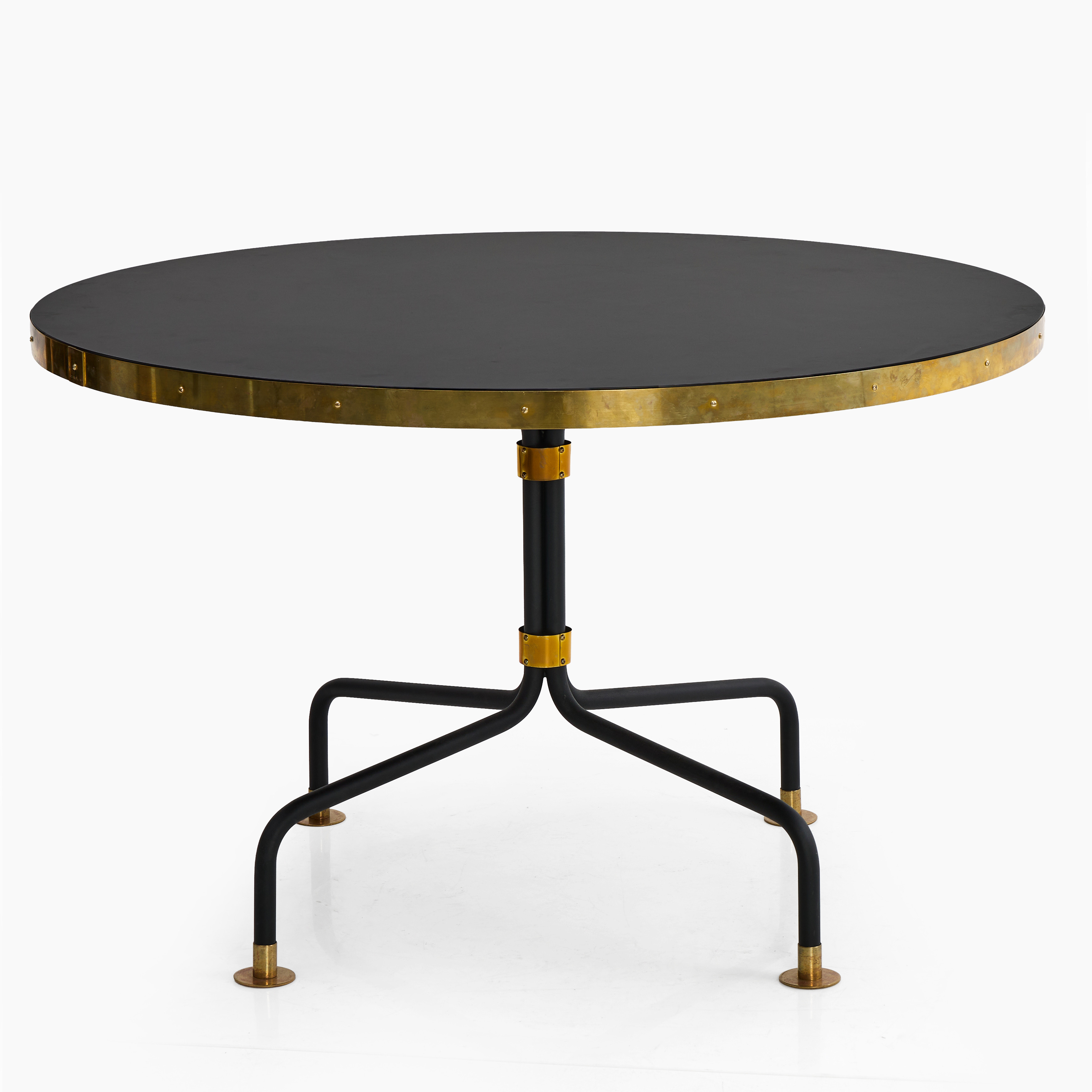 ULF SCHERLIN. Matbord, modell 12, skiva i svart laminat med kant i mässing, svartlackerade stålben med fotavslut i mässing.