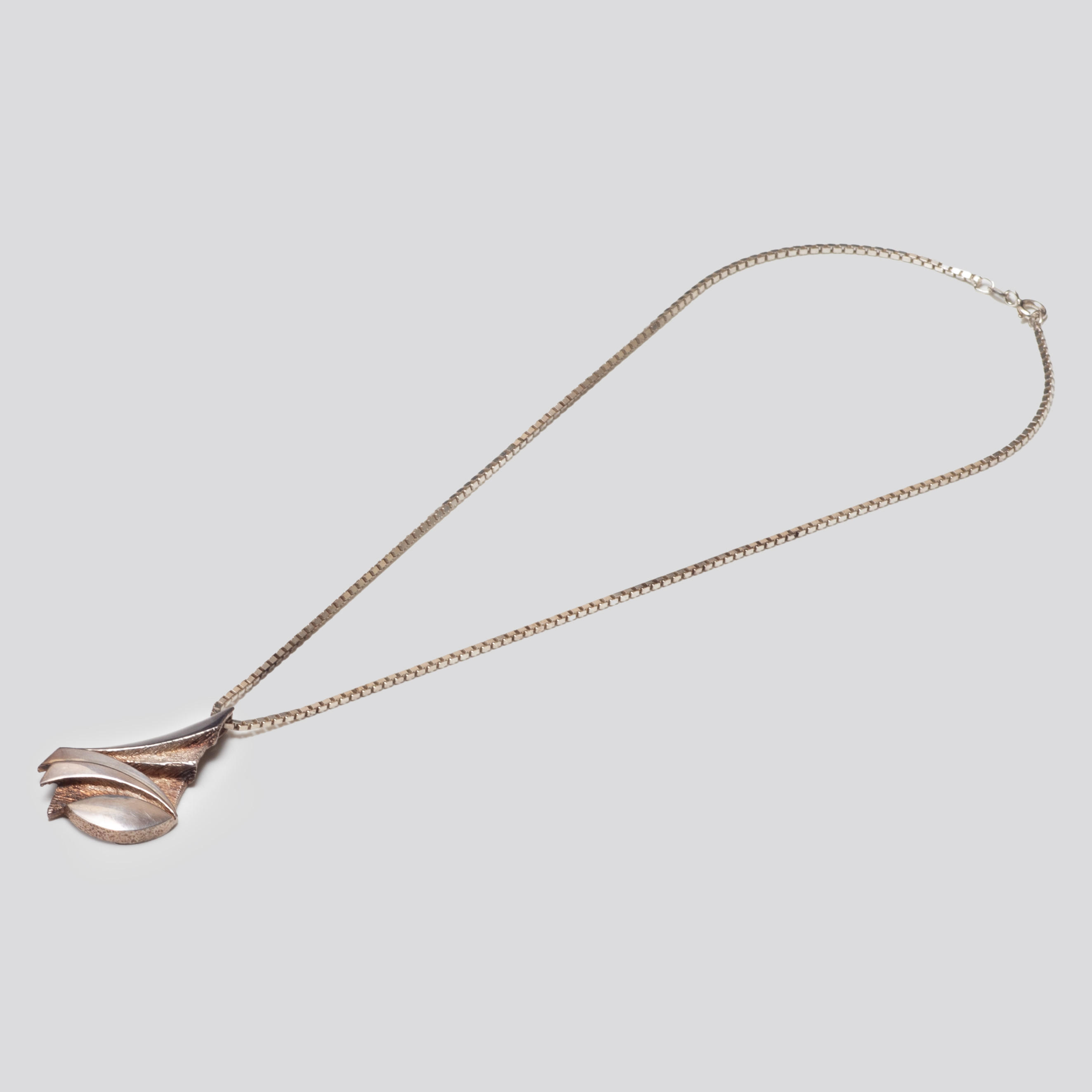 HALSBAND MED HÄNGE, STERLINGSILVER.