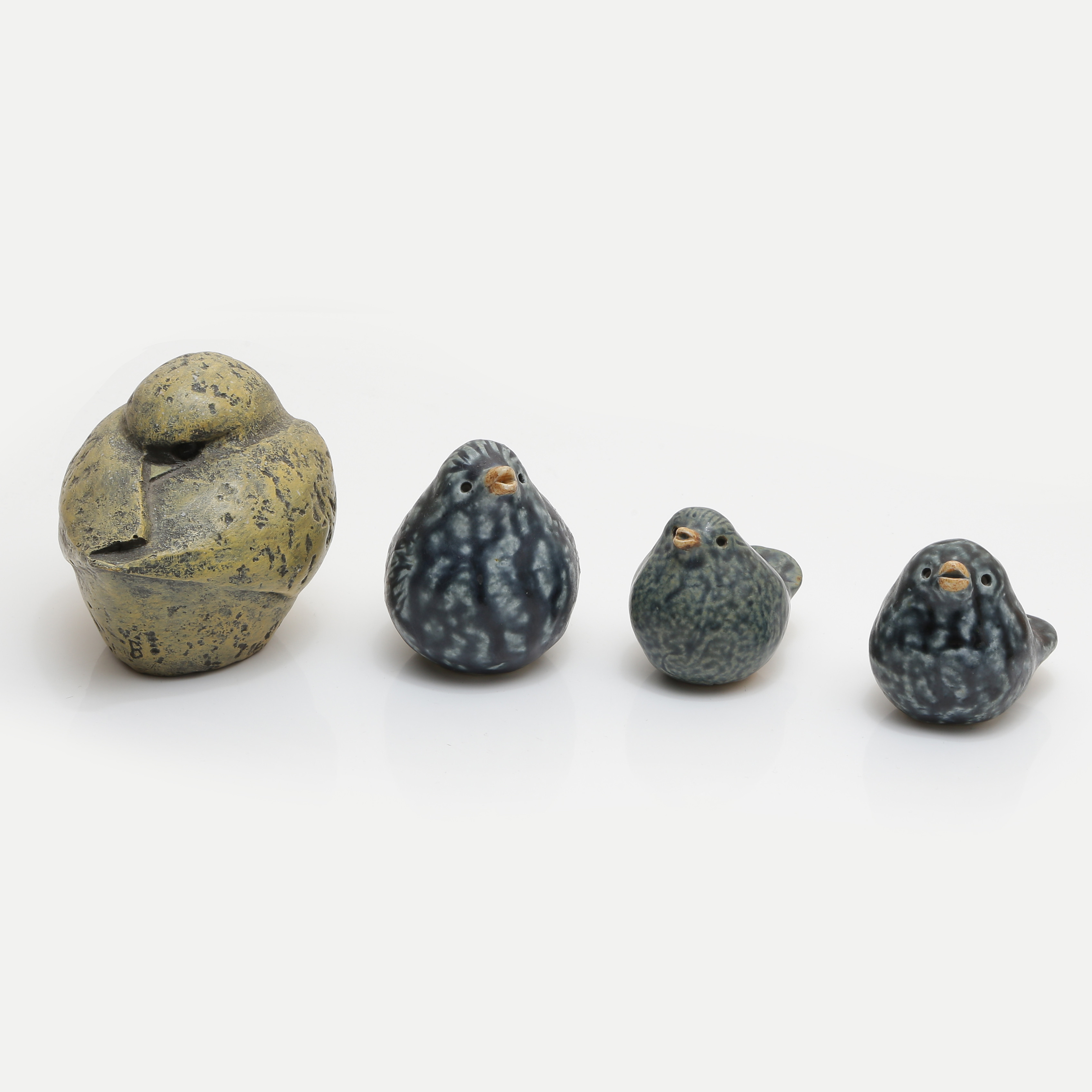 4 FIGURINER "FÅGLAR" GOTLAND MM, KERAMIK.