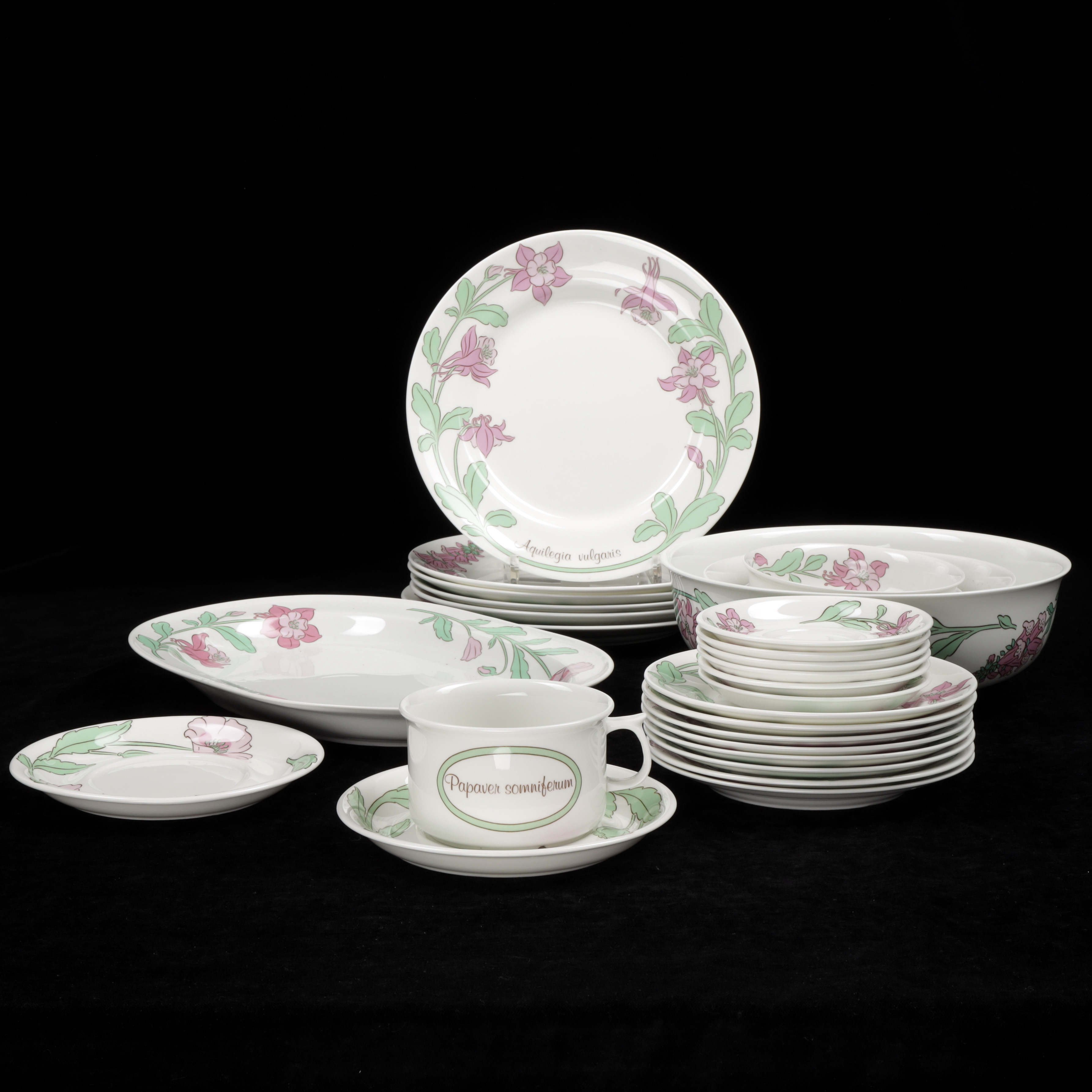 PIA RÖNNDAHL. Servisdelar, 28 st, "Apoteket", Gustavsberg, 1900-talets andra hälft.