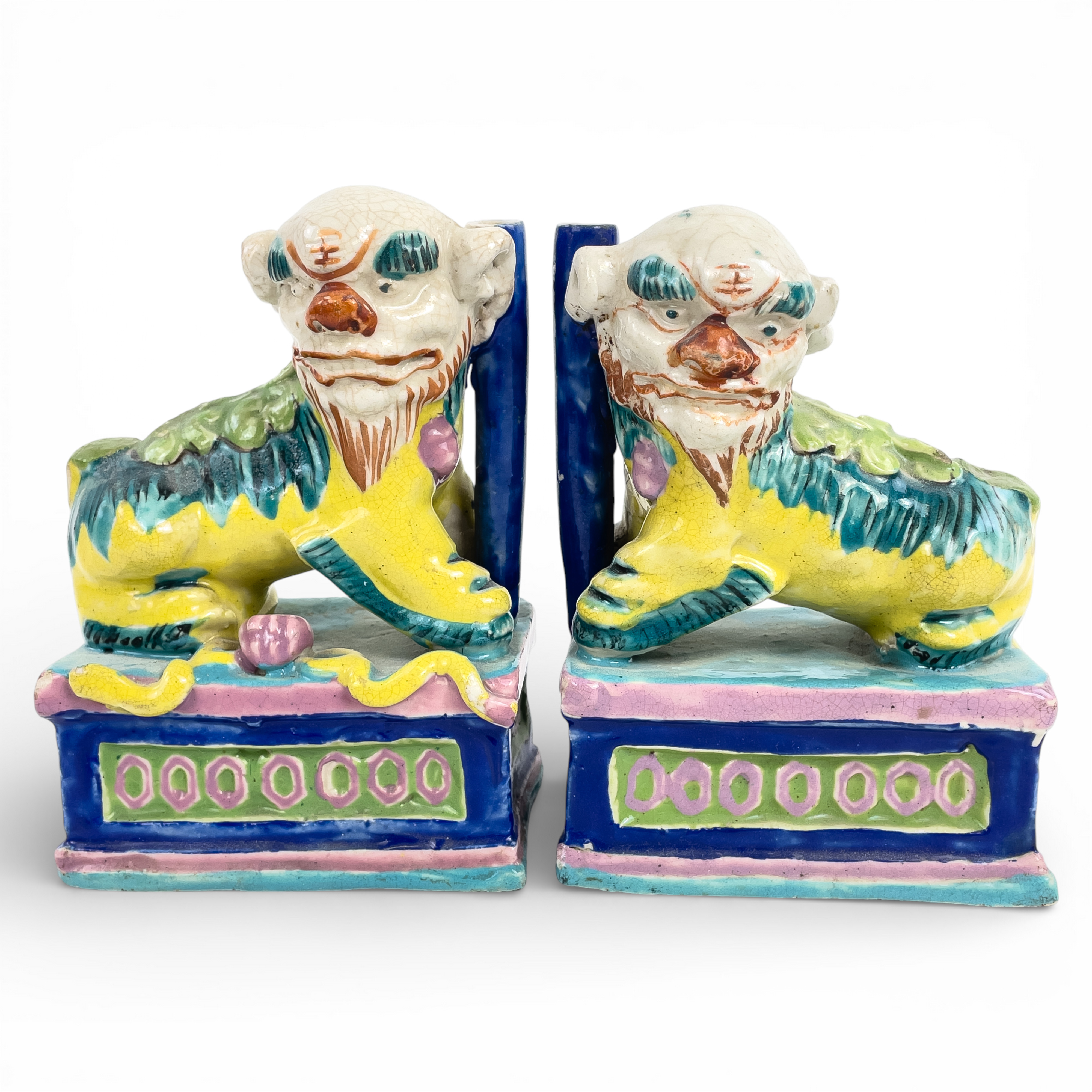 RÖKELSEHÅLLARE, ett par. Fohundar, porslin, Kina, 1900-tal.