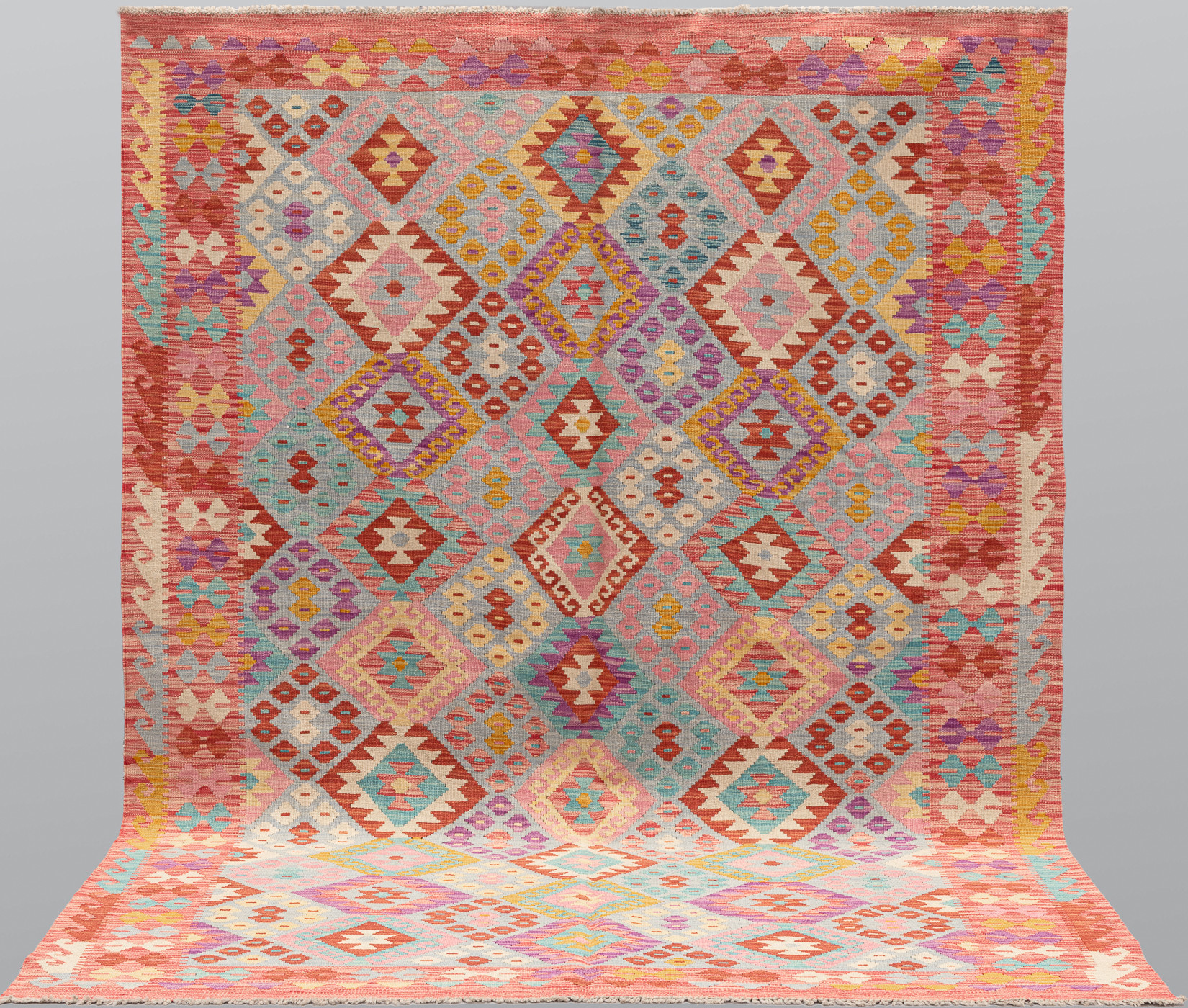 MATTA. Kelim klassisk design, 261 x 177 cm.