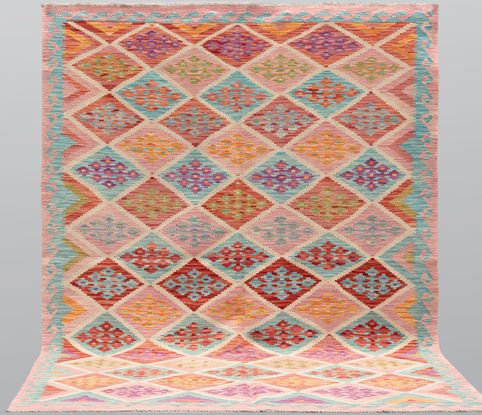 MATTA. Kelim klassisk design, 242 x 180 cm.