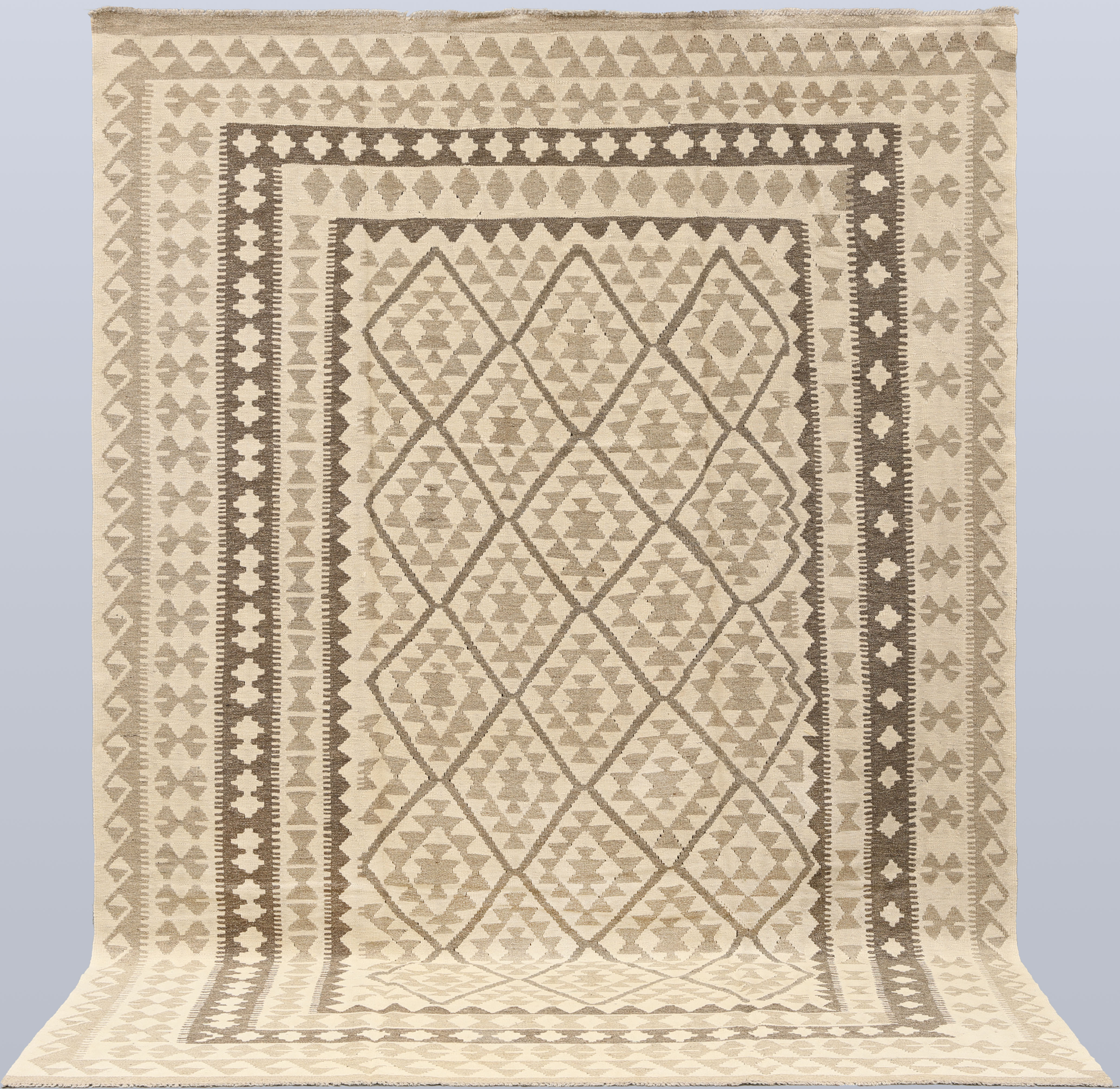 MATTA. Kelim naturfärgad, 298 x 205 cm.