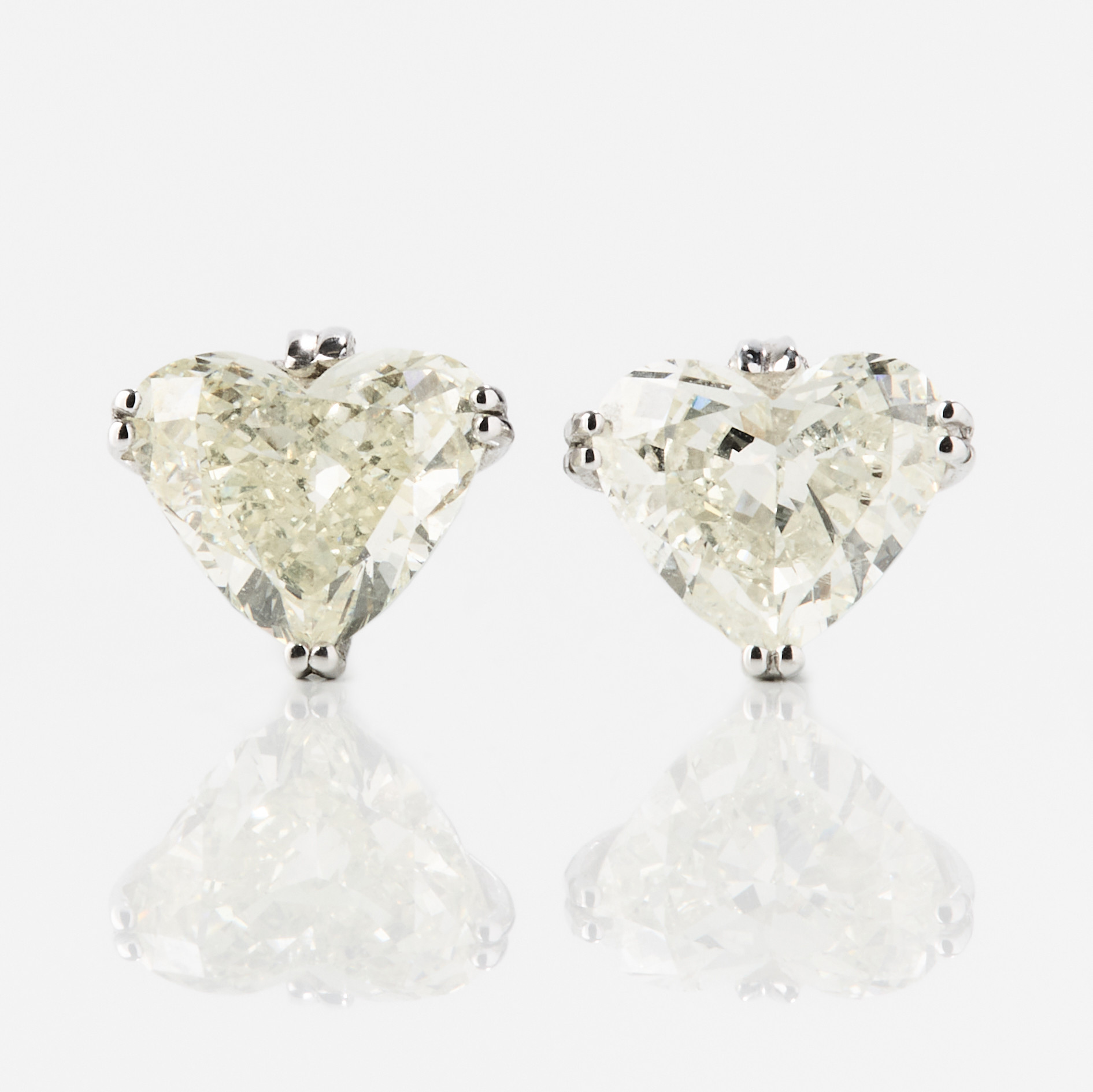 ENSTENSÖRHÄNGEN, ett par, 18K vitguld med diamanter.