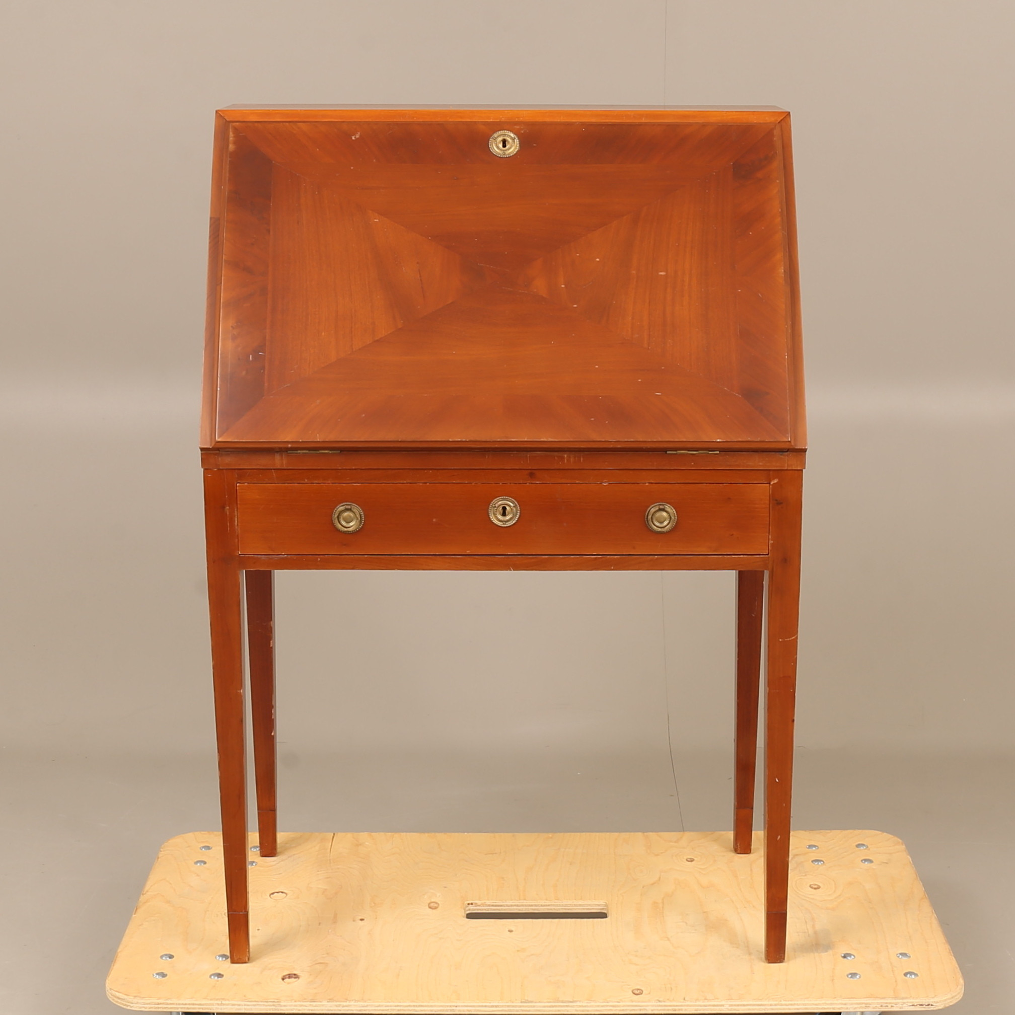 SEKRETÄR, gustaviansk stil, 1900-tal.