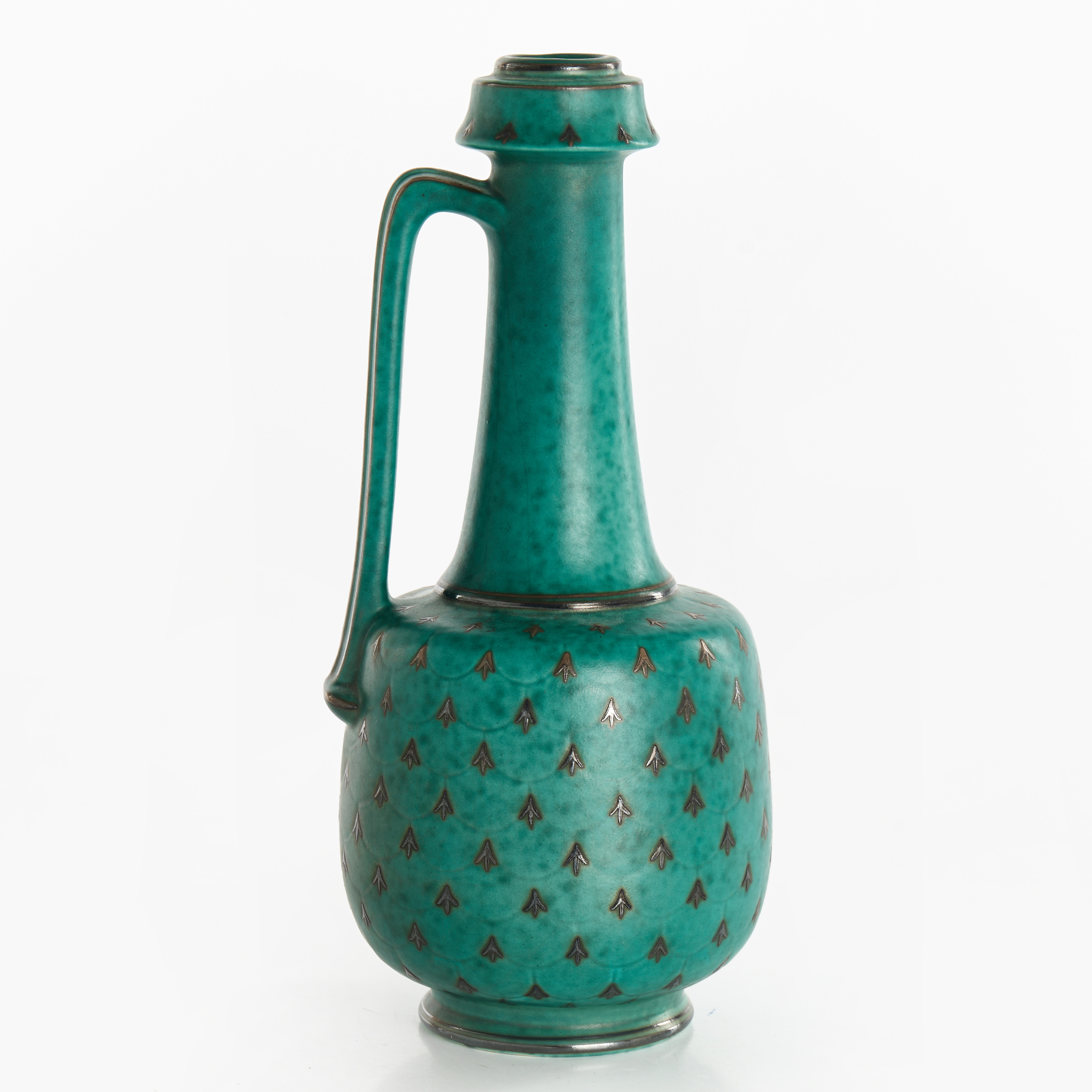 WILHELM KÅGE. Kanna/vas, keramik, "Argenta", Gustavsberg, stengods med målad silverdekor.