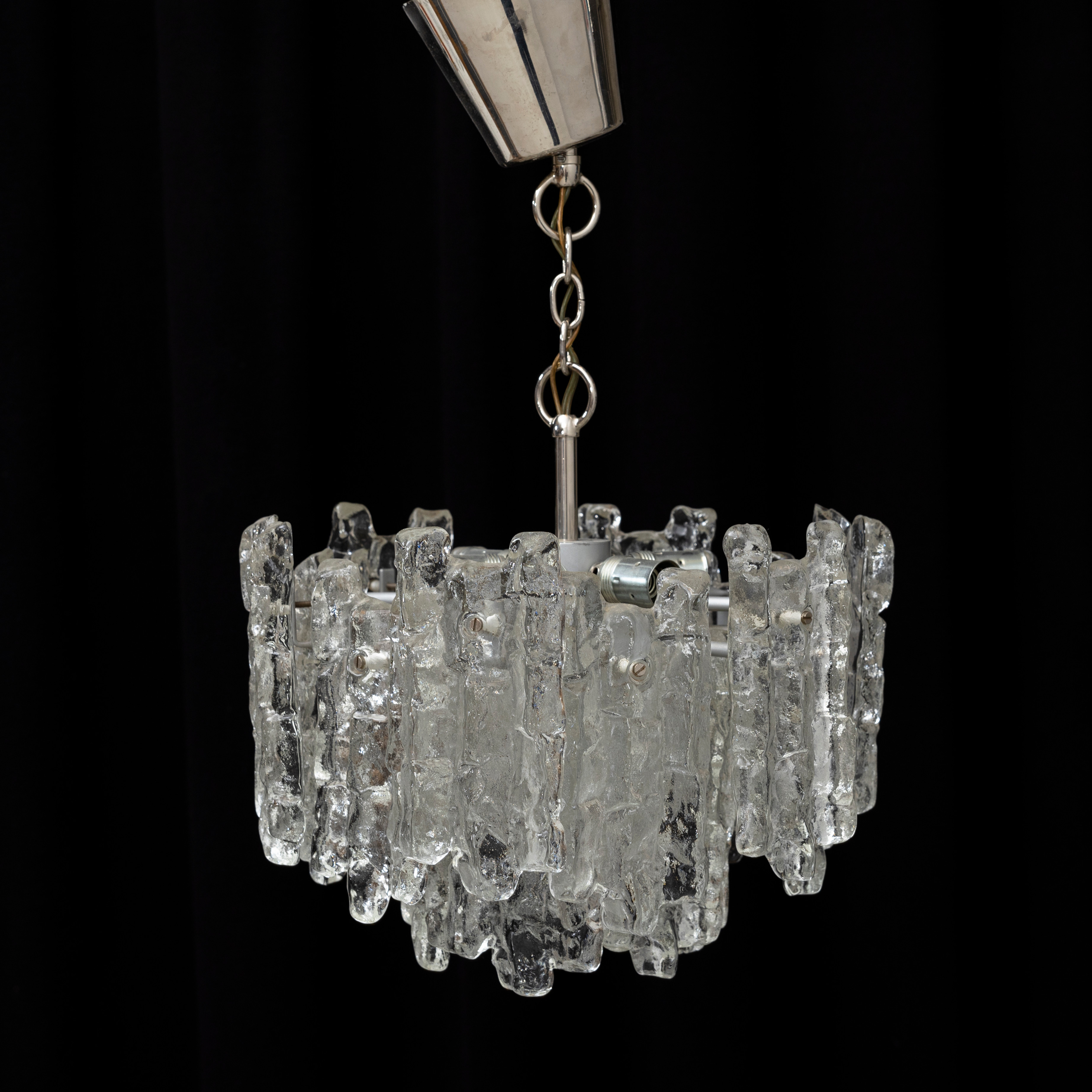 TAKLAMPA, glas, metall, "Ice block chandelier", JT Kalmar, 1960/70-tal. Höjd ca 34 cm.