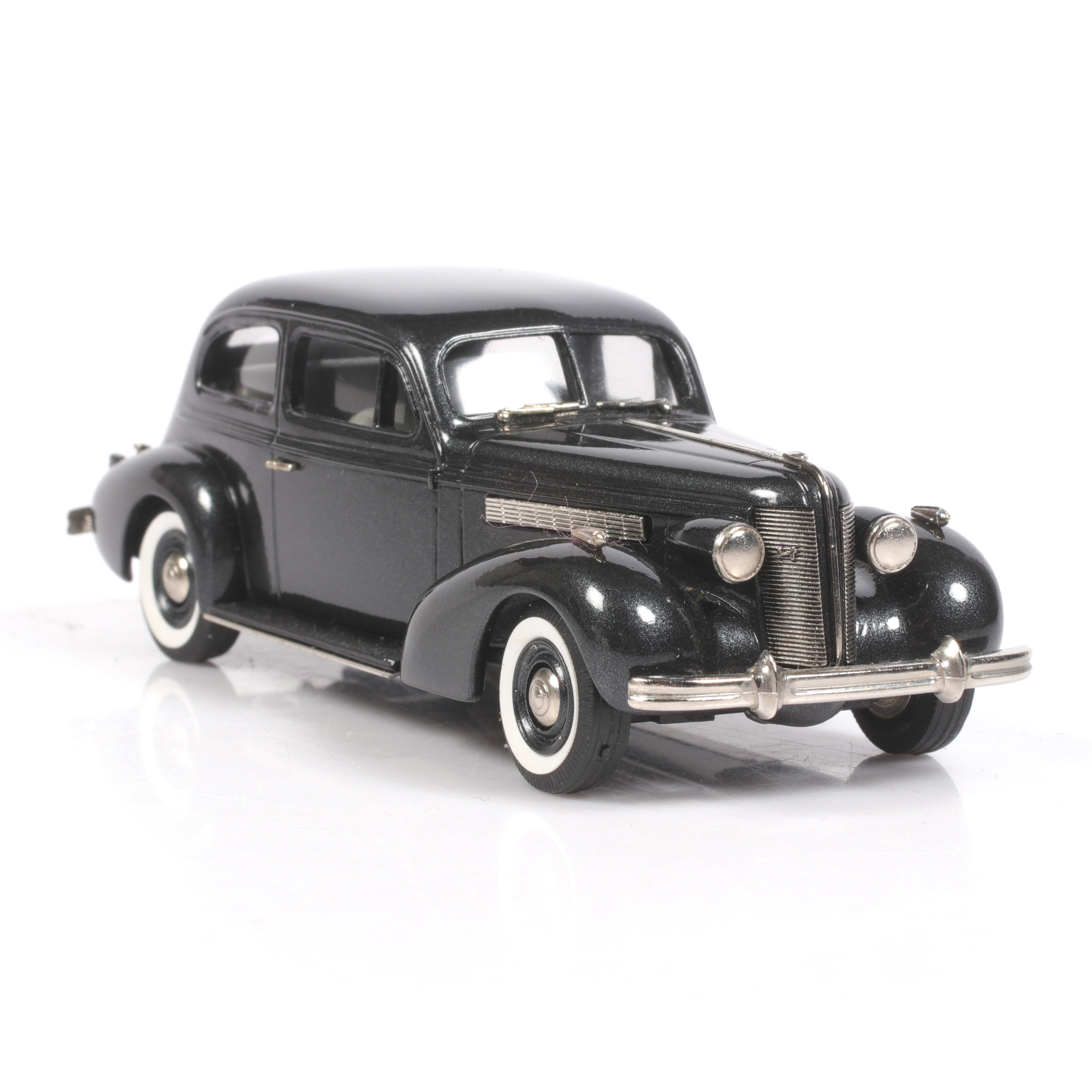 MODELLBIL, metall/resin, Buick Special 2 Door Plain Back Sedan, 1937, Brooklin Models, skala 1:43.