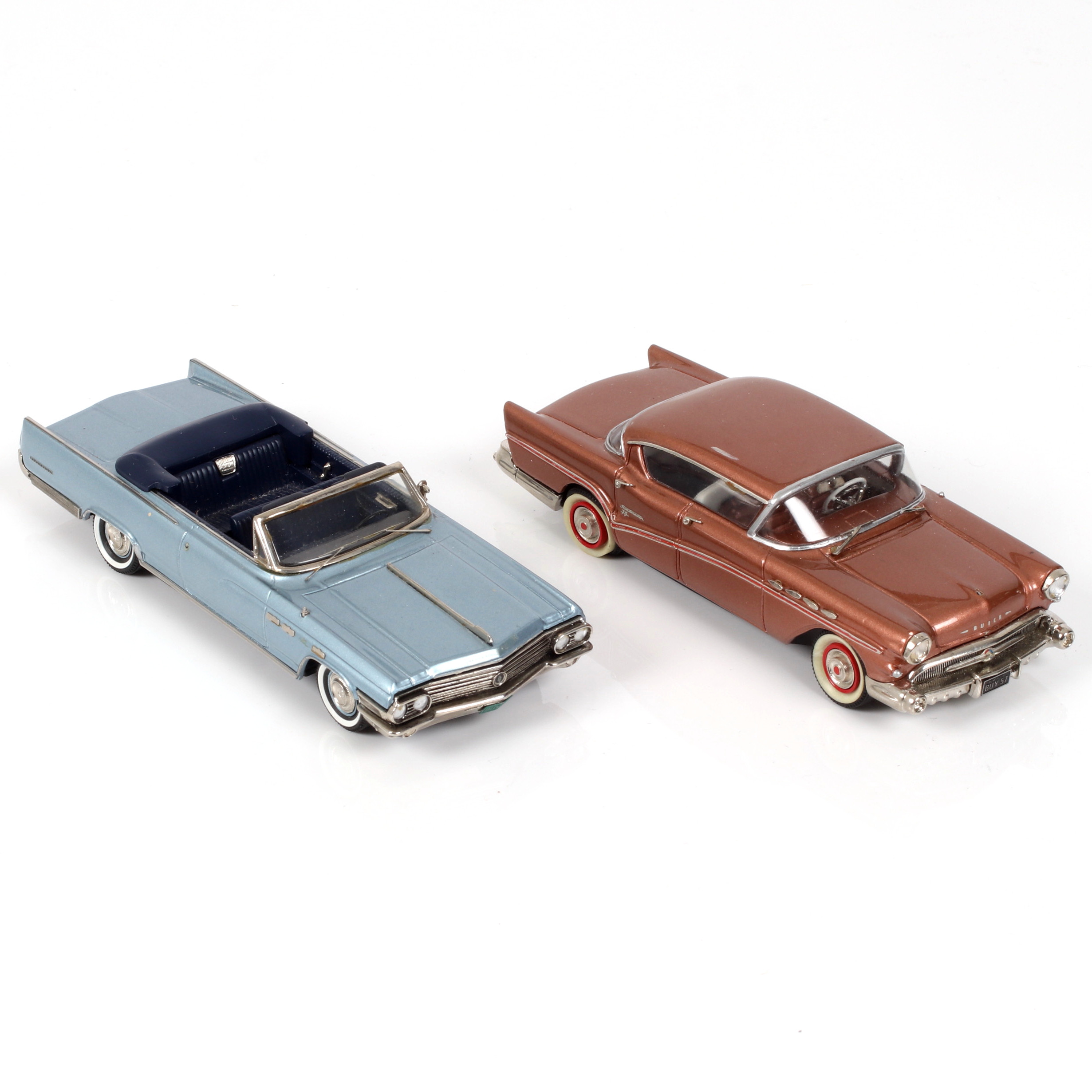 MODELLBILAR, 2 st, metall/resin, bl.a. Buick Roadmaster, 1957, SMTS, skala 1:43.
