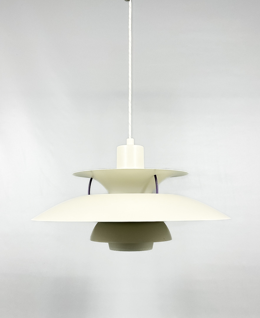 POUL HENNINGSEN. TAKLAMPA, "PH5", Louis Poulsen, Danmark.
