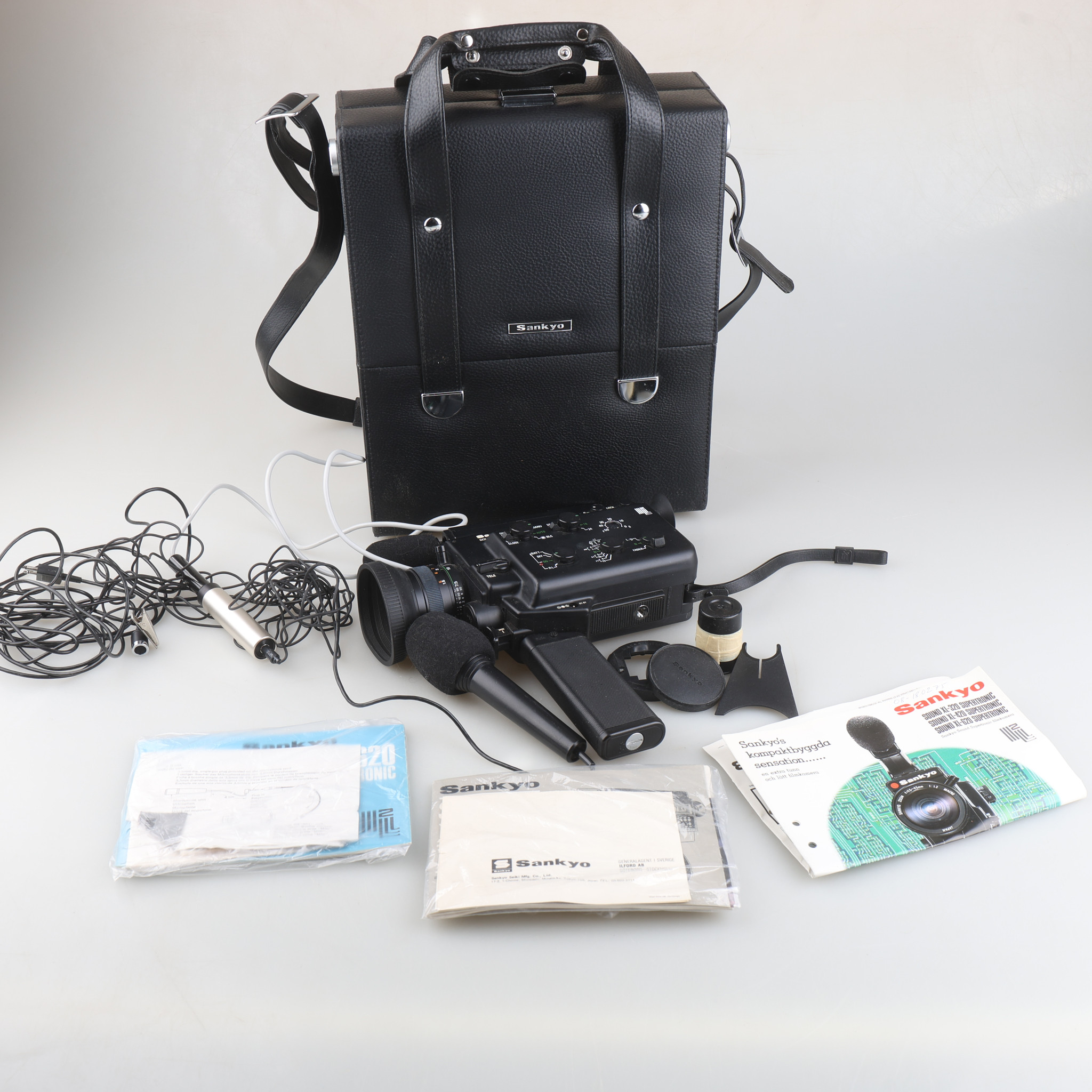 FILMKAMERA, Sankyo Sound XL 620 Supertronic, samt mikrofon, manual, väska. Japan.