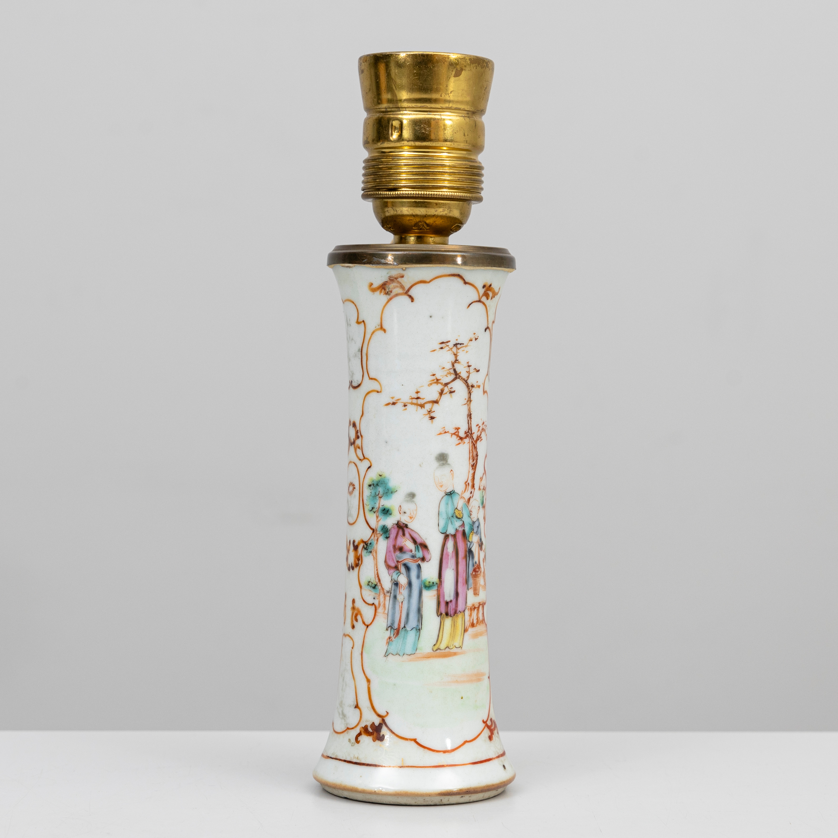 BORDSLAMPA, omgjord från vas, famille rose, Qing, 1800-tal.