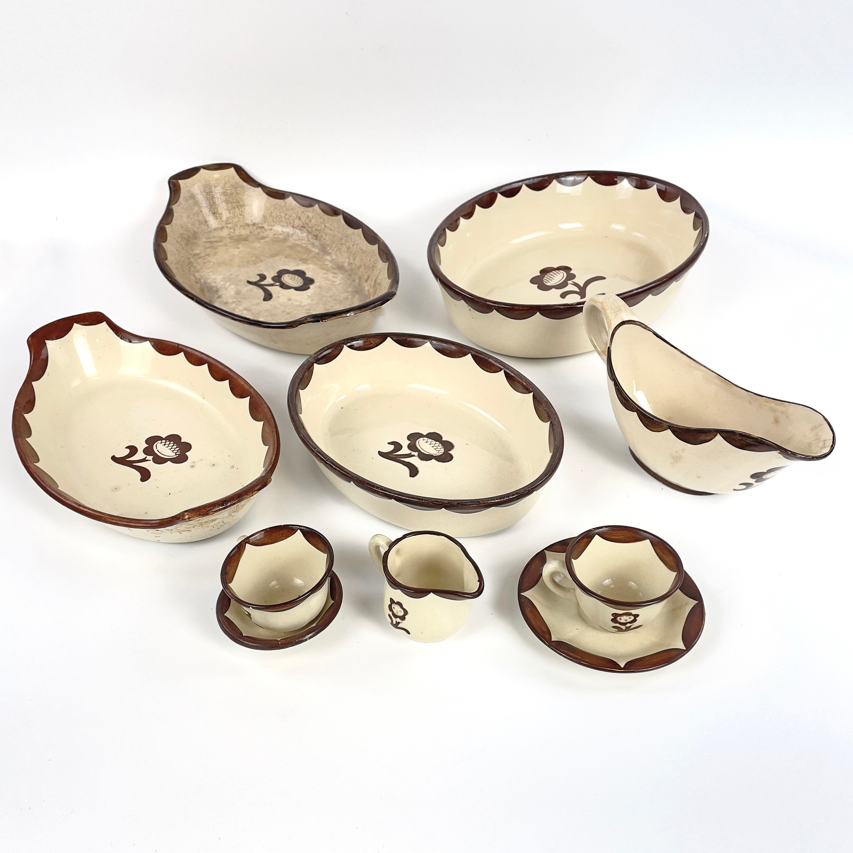 WILHELM KÅGE. Servisdelar, 8 delar, flintgods, "Pyro" samt "Pyret", Gustavsberg, 1900-talets första hälft.