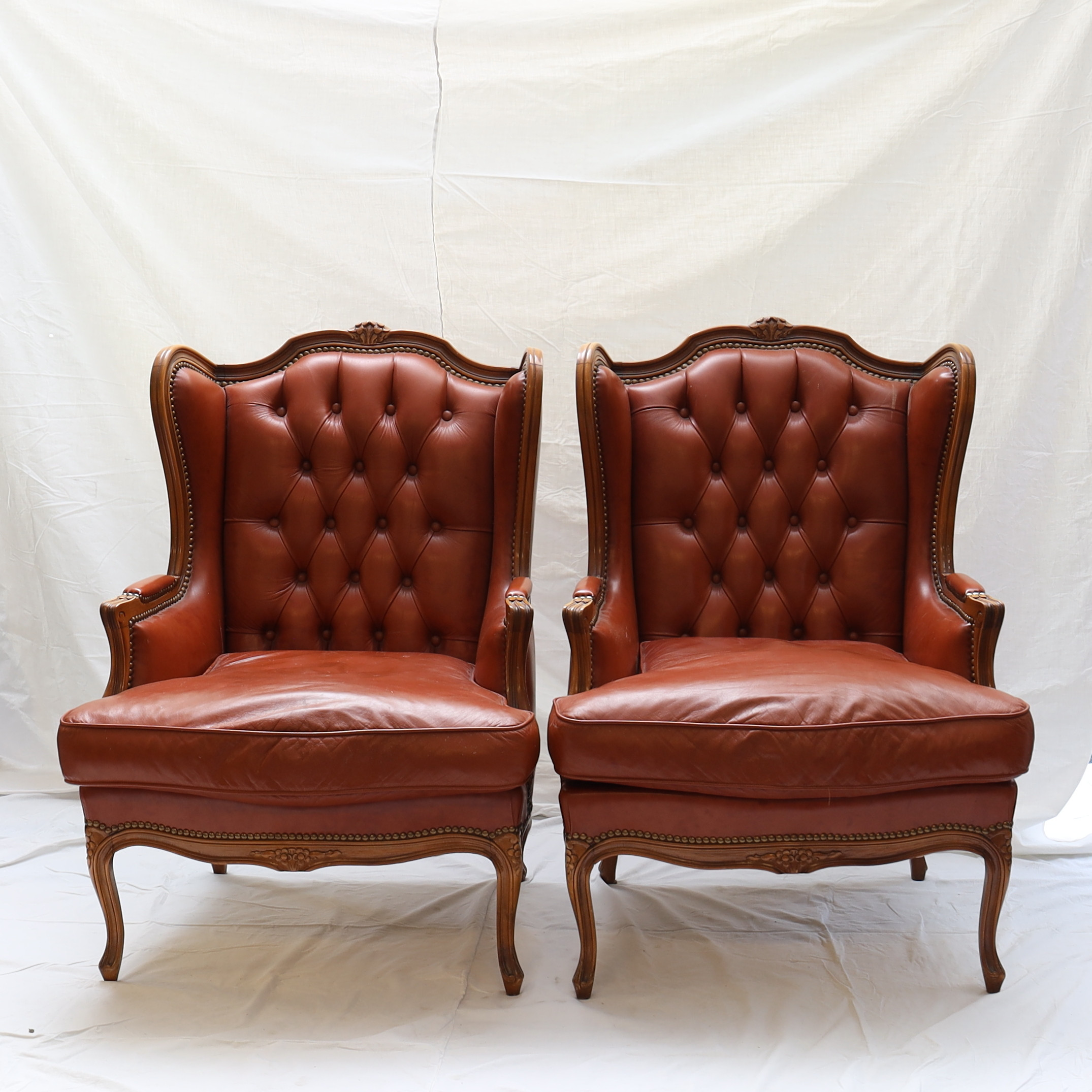 ÖRONLAPPSFÅTÖLJER, ETT PAR, 1900-talets andra hälft.