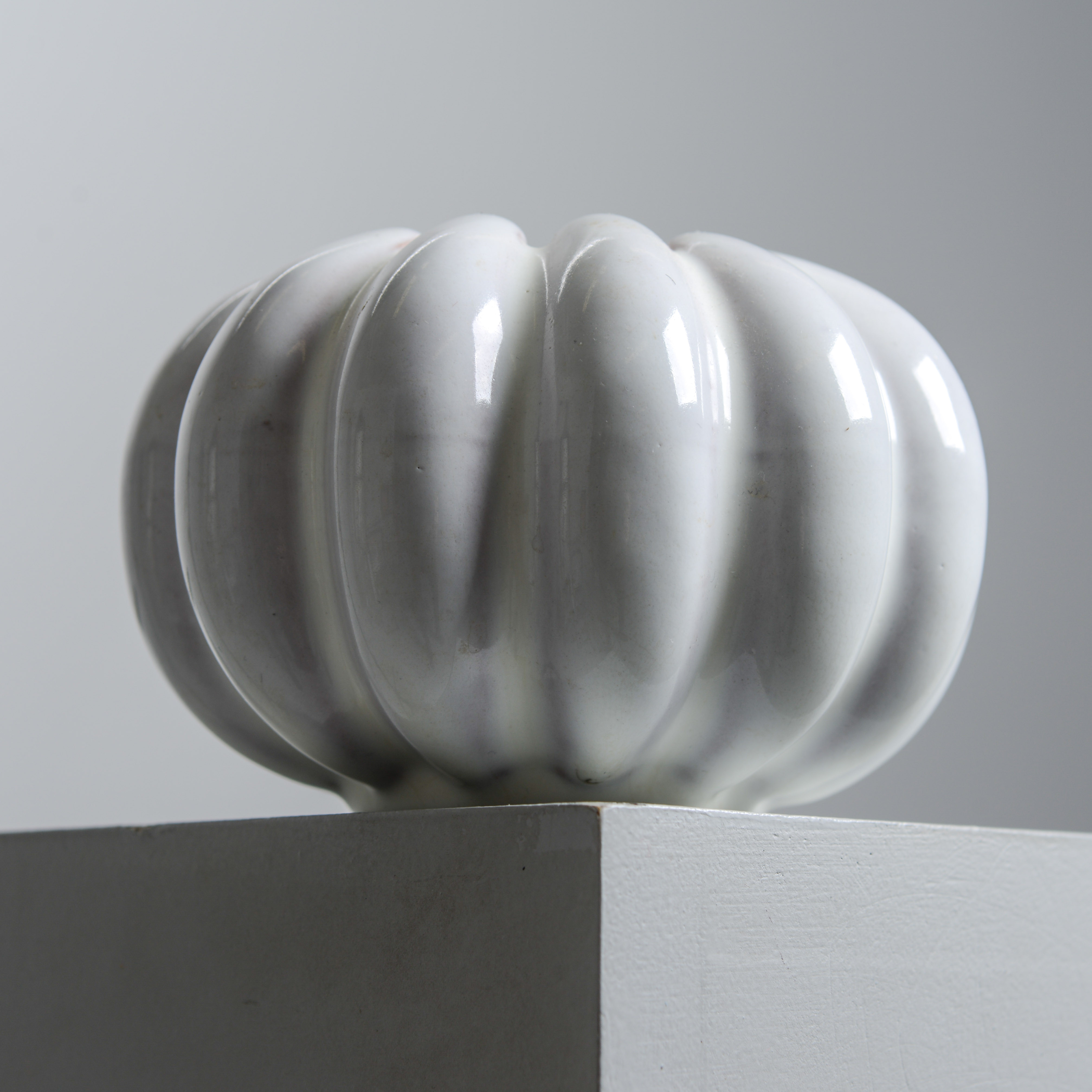 ANNA-LISA THOMSON. Klyftvas, modell 421, Upsala-Ekeby, 1947-50.