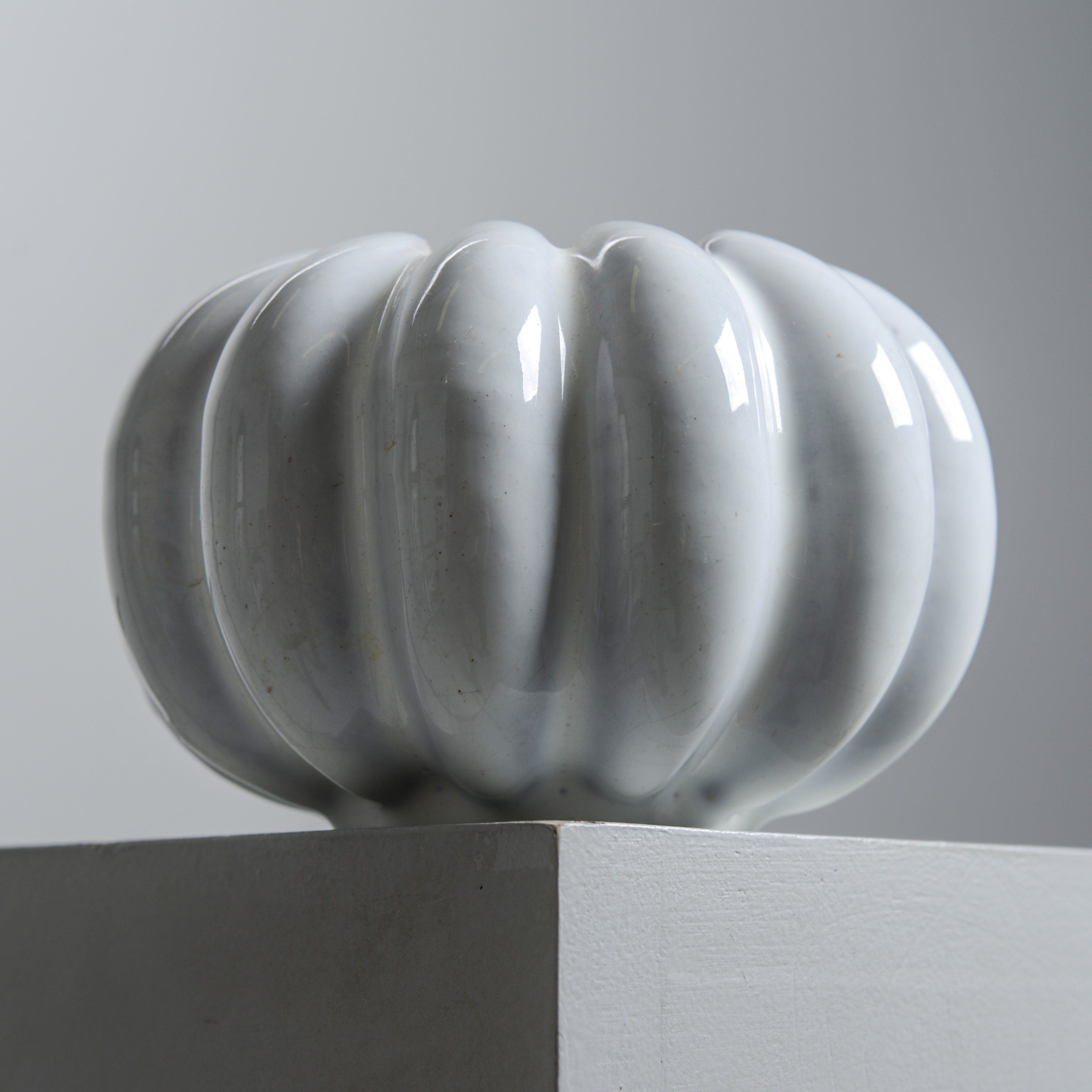 ANNA-LISA THOMSON. Klyftvas, modell 421, Upsala-Ekeby, 1947-50.