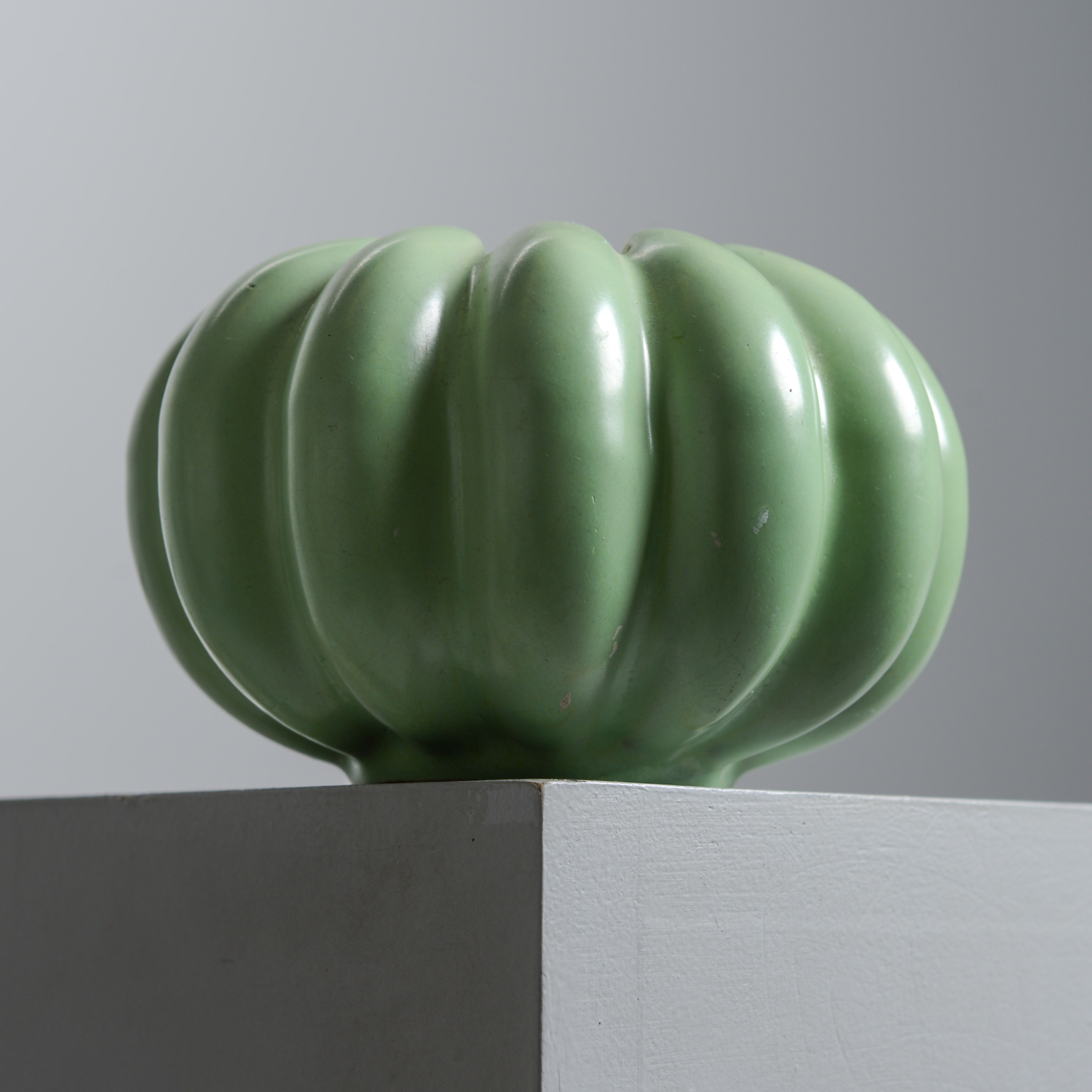 ANNA-LISA THOMSON. Klyftvas, modell 421, Upsala-Ekeby, 1947-50.