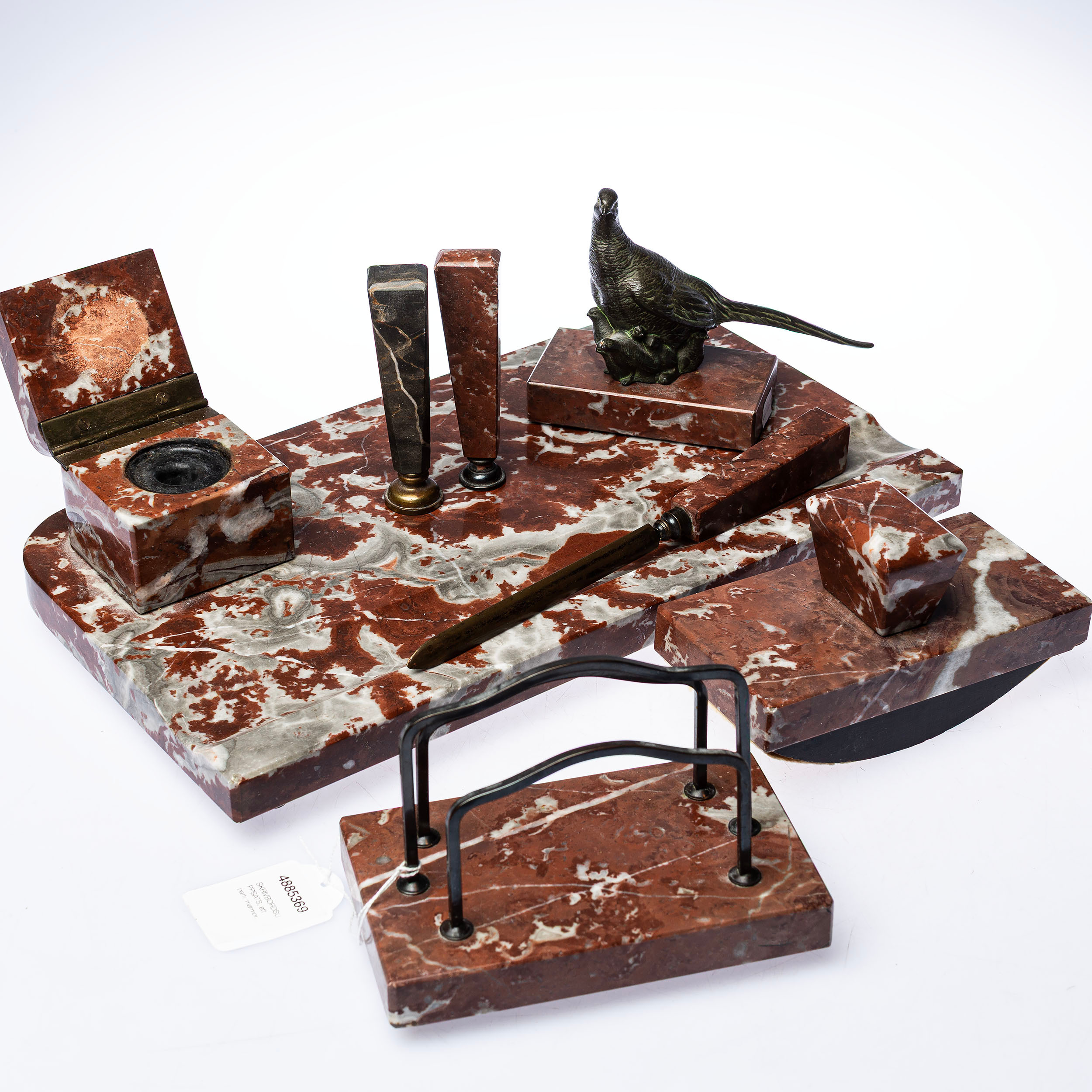 SKRIVBORDSUPPSATS, ett parti, marmor.