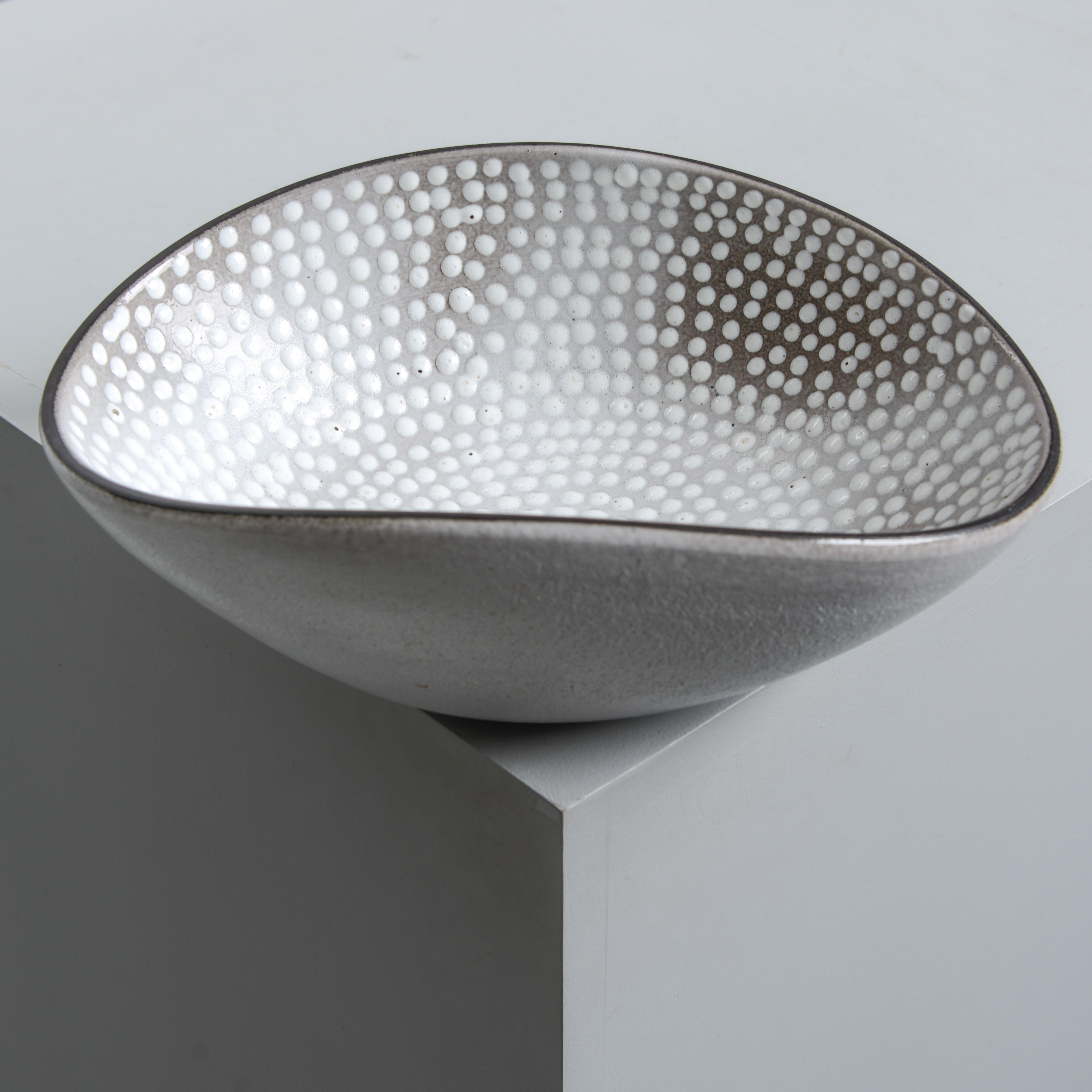 INGRID ATTERBERG. "Västkust", skål, modell 2034, Upsala-Ekeby, 1943-56.