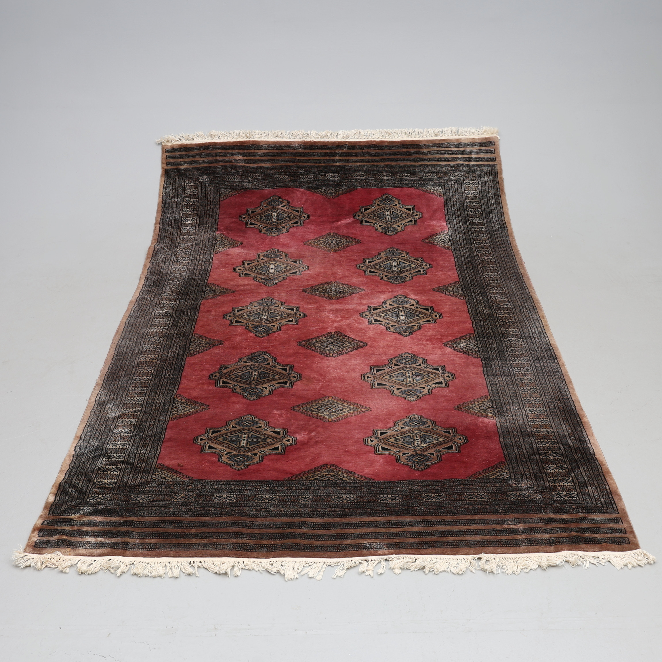 BOCCHARA, PAKISTAN. 273 x 188 cm.