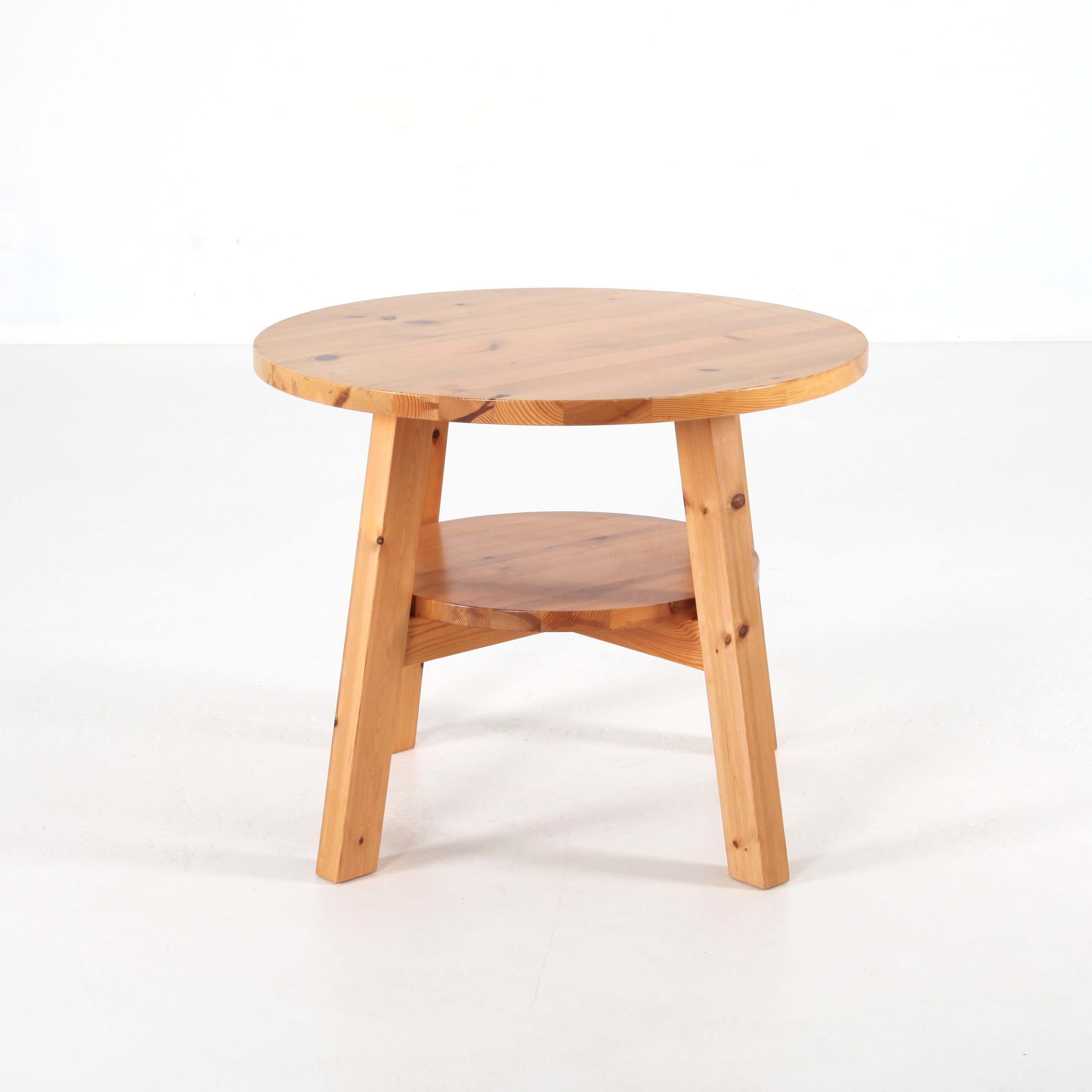 BORD, furu, Sverige, 1900-talets andra hälft.