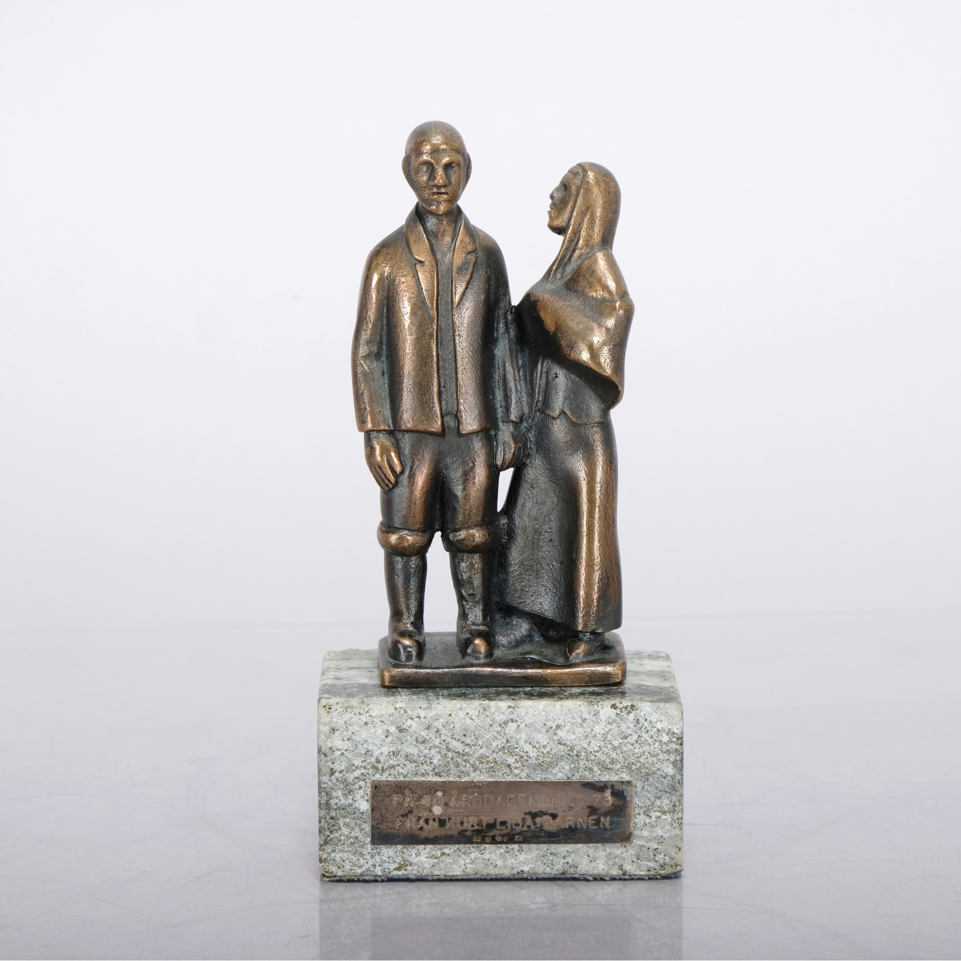 AXEL OLSSON. Skulptur, " Utvandrarna", Brons, Signerad.