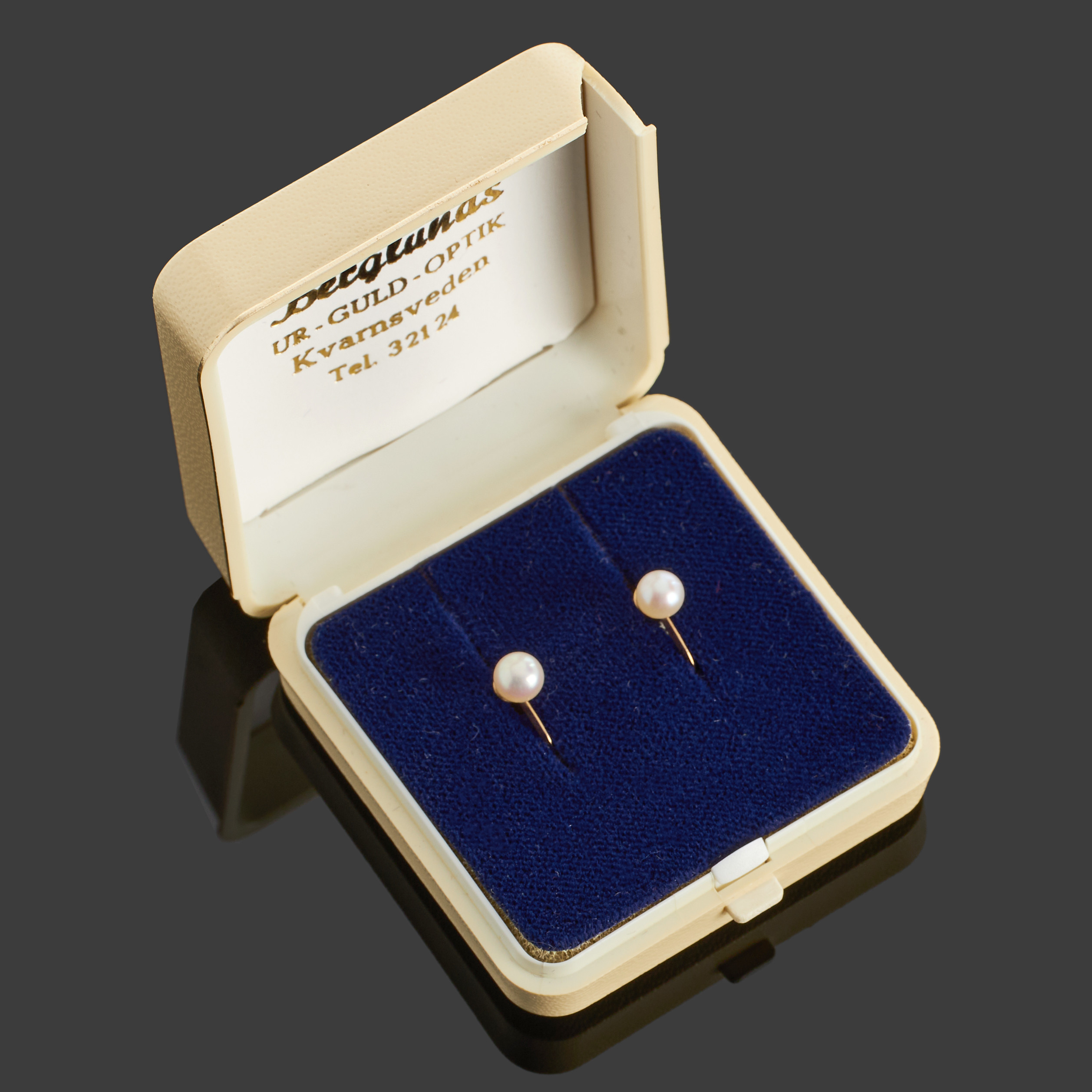 PÄRLÖRHÄNGEN, 1 par, 18k guld, skruvlås.