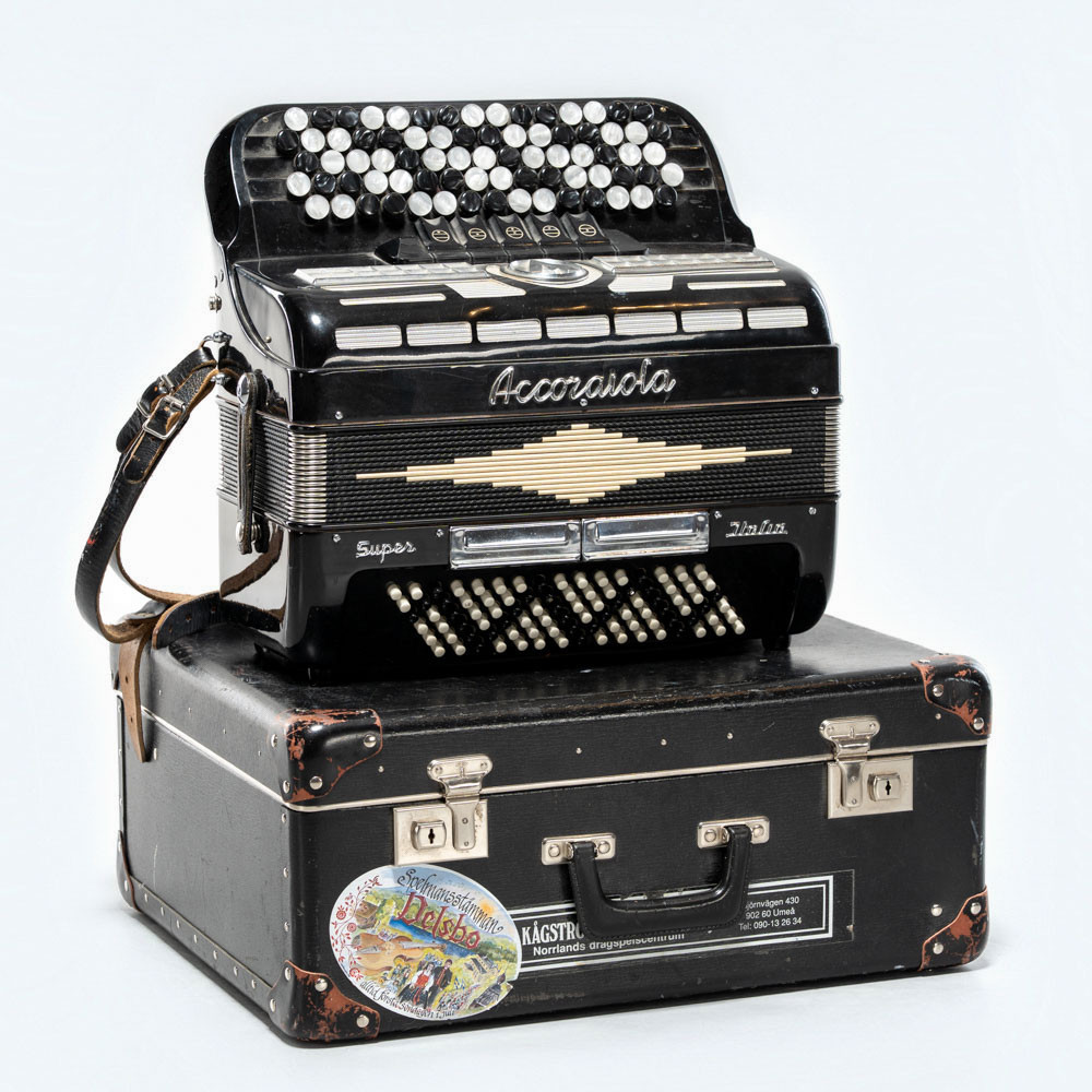 DRAGPSPEL, Accordiola Super Italia, i väska.