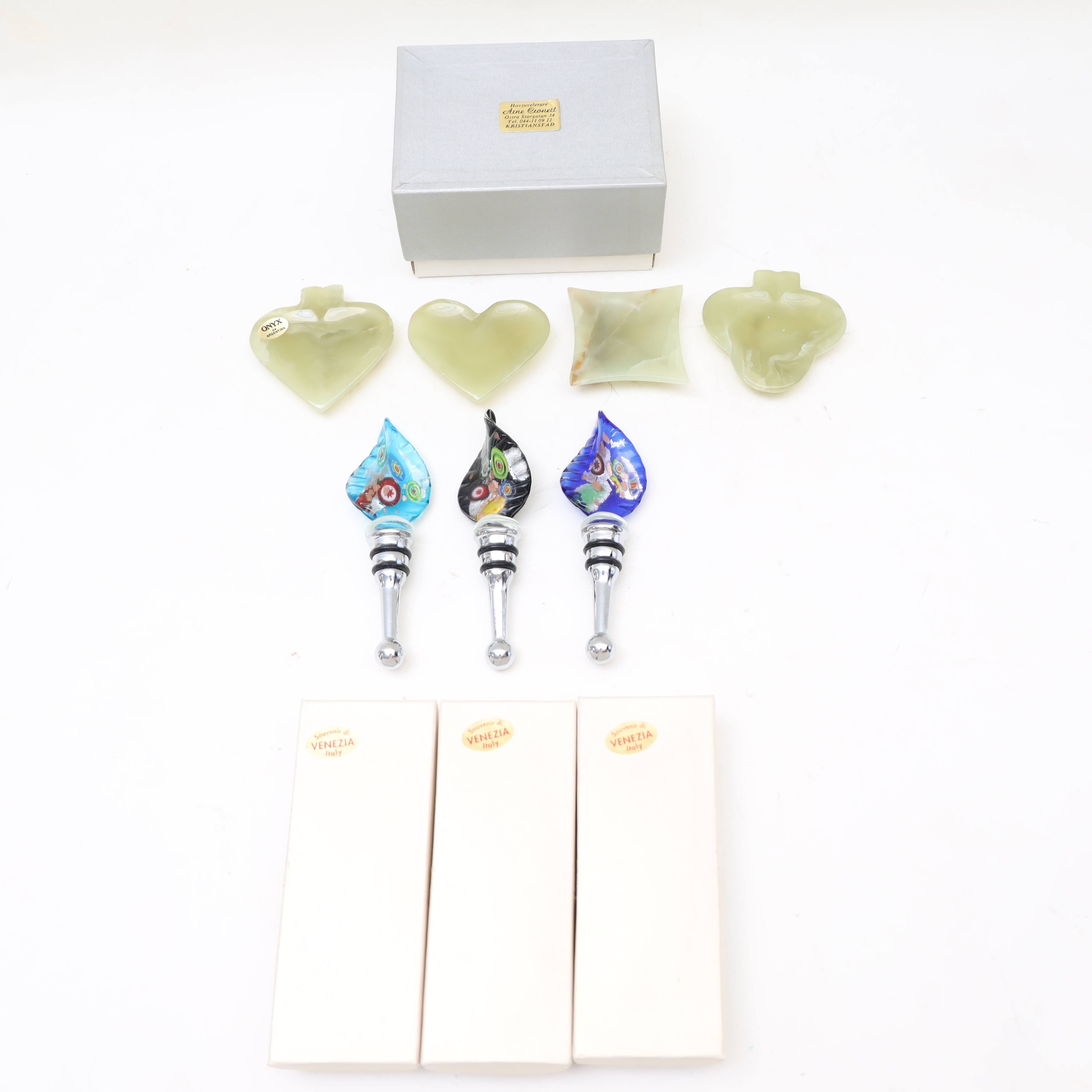 PARTI 7 DELAR, flaskproppar 3st Italien, samt askfat i onyx.