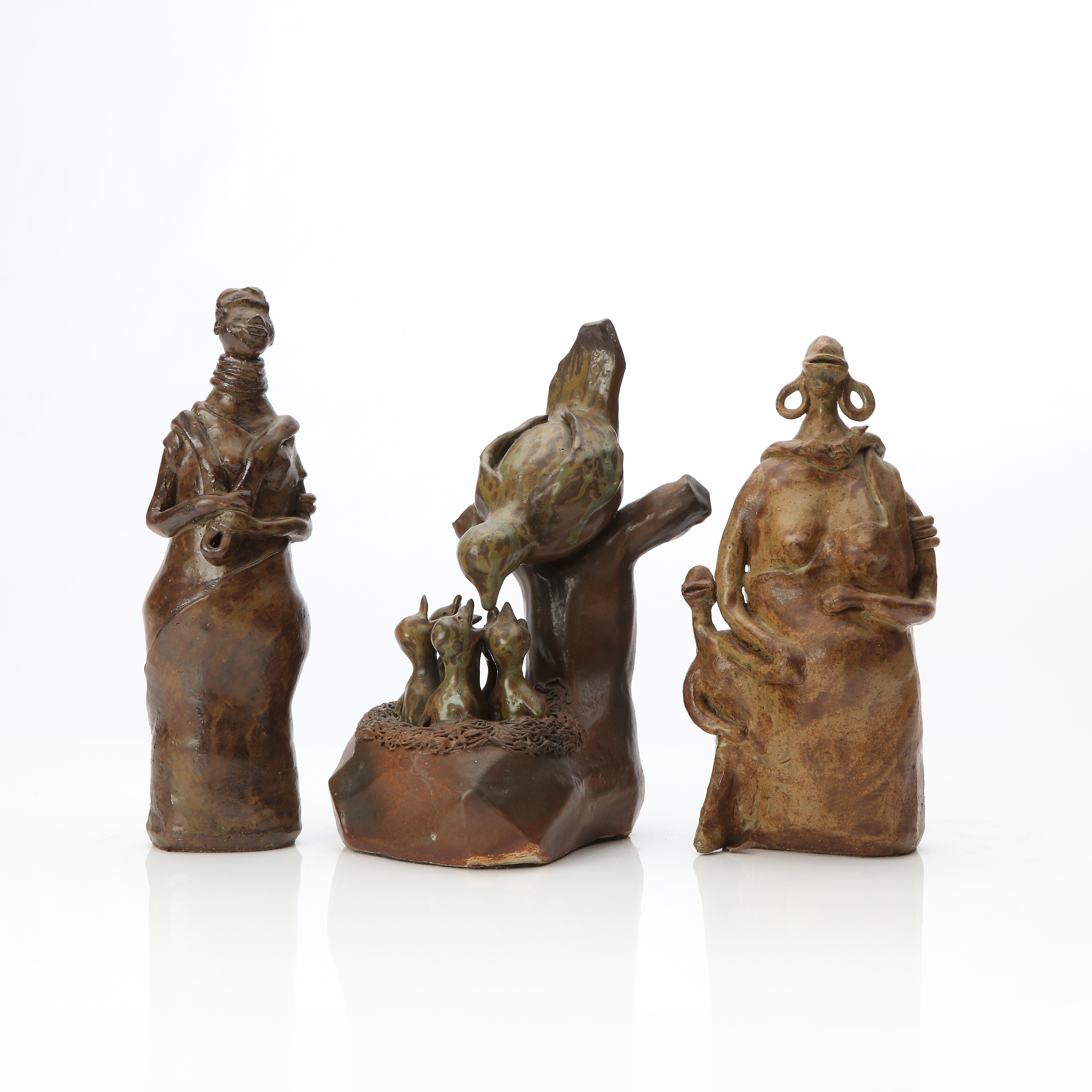 ÅKE LARSSON. SKULPTURER, TRE ST. Glaserat stengods. Figurer. Signerade.