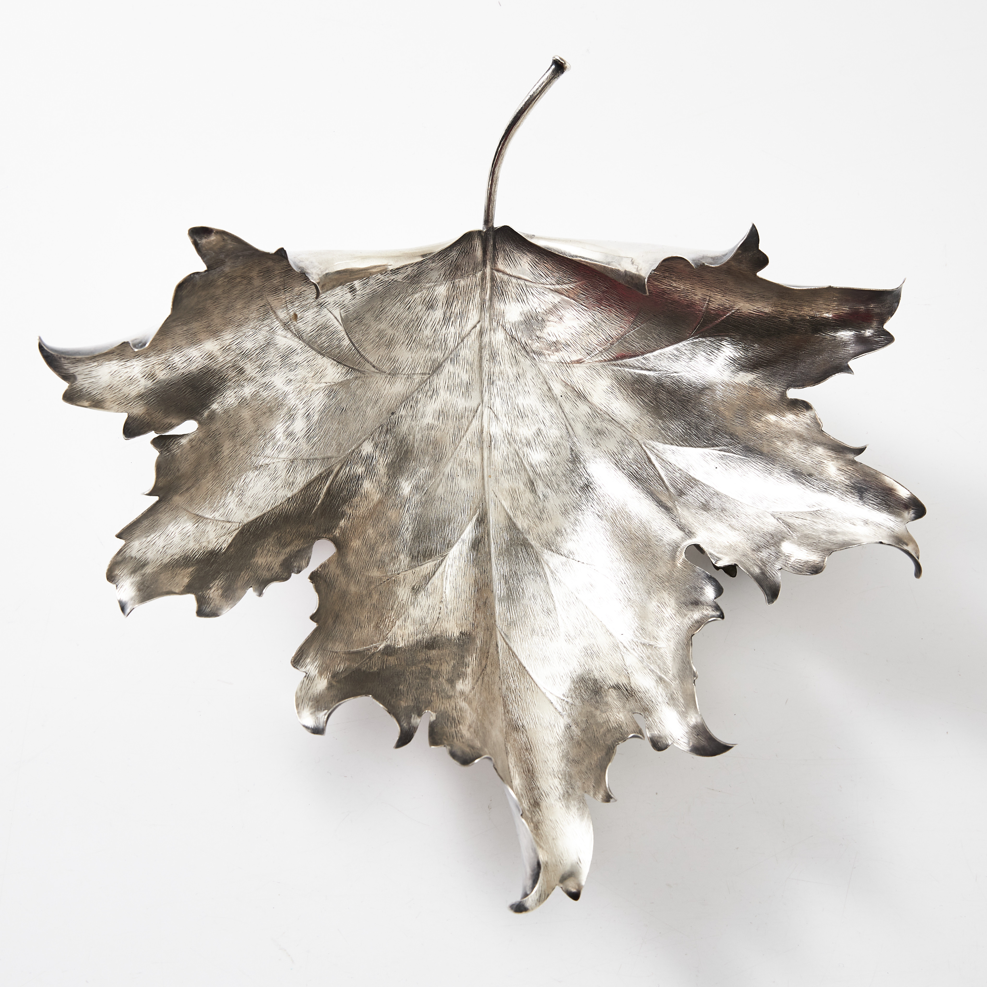 SKÅL, sterlingsilver, i form av löv, Pradella Milano Italien.