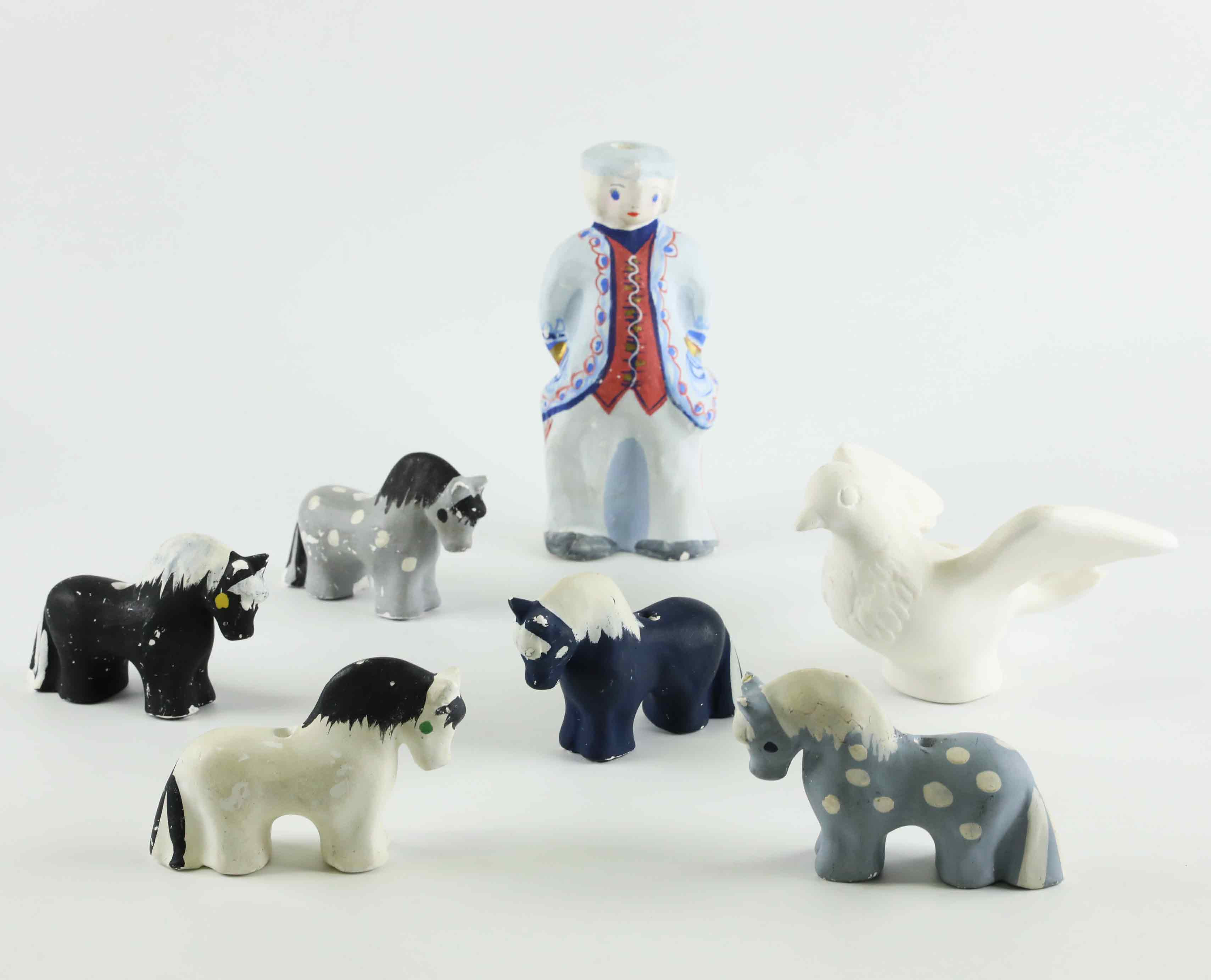 STINA SÖRMAN (1910-1993). LJUSSTAKAR, gips, 7 delar, signerade, 1960/70-tal.