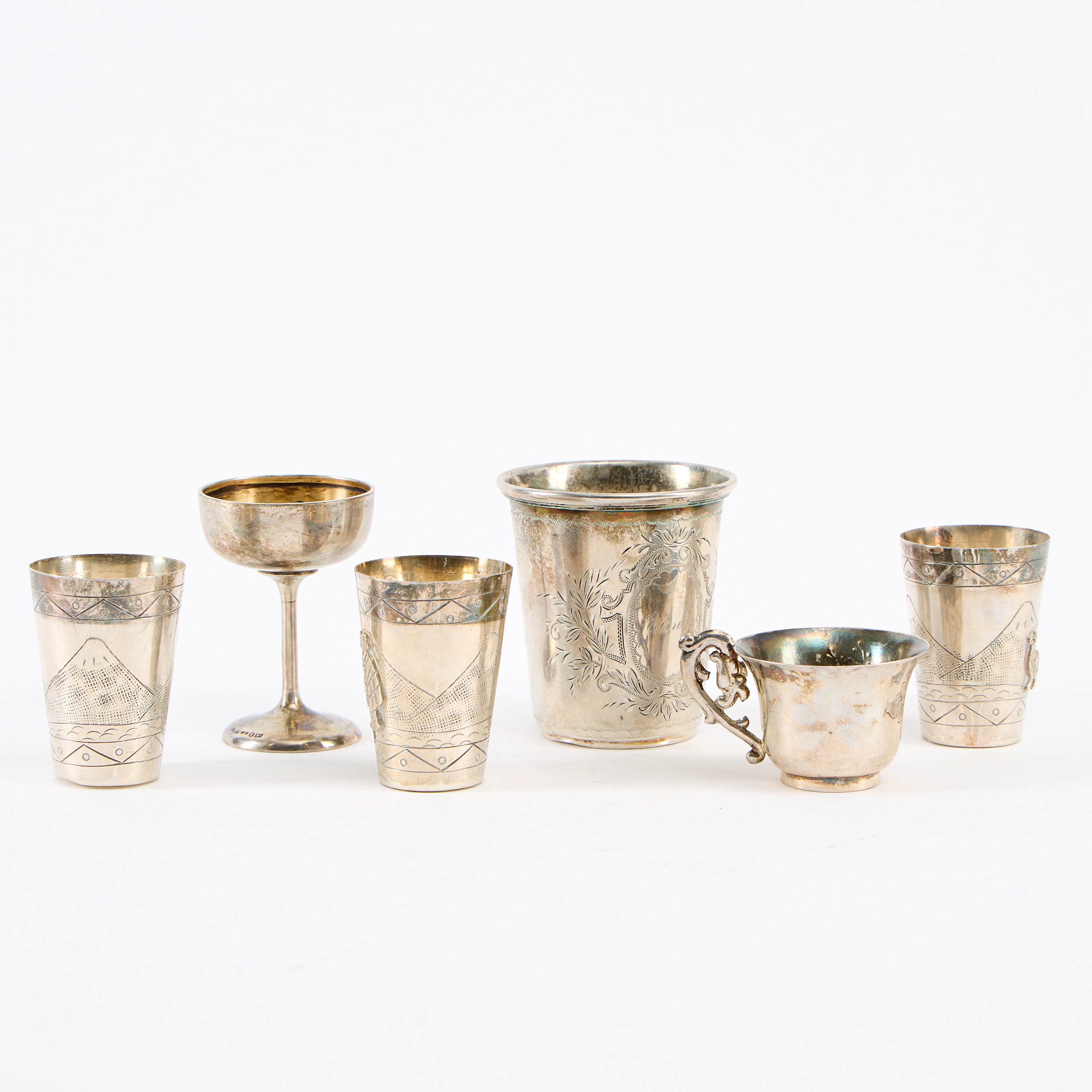 BÄGARE, 6 stycken, bl.a 3 peruanska bägare, en bägare på fot, CG. Hallberg.