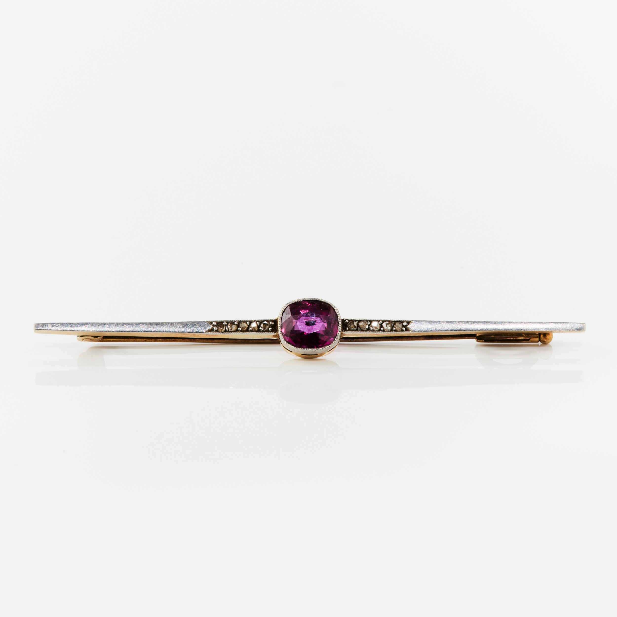 HUGO STRÖMDAHL. Brosch, 18K guld/platina med en rubin samt diamanter, Belle Èpoque, Stockholm 1911.